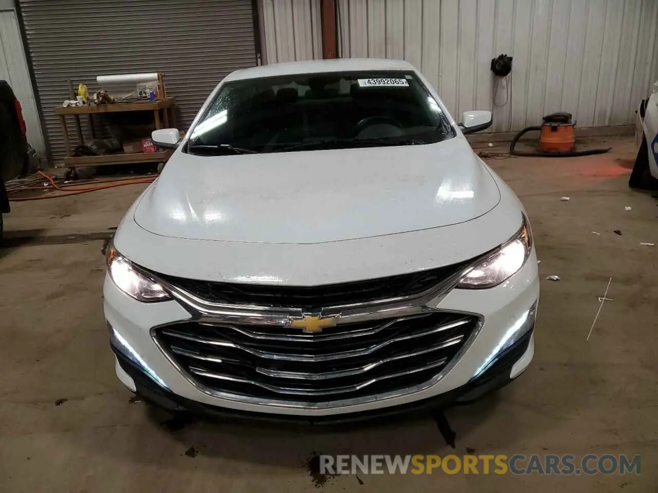 5 Photograph of a damaged car 1G1ZD5ST1KF215220 CHEVROLET MALIBU 2019