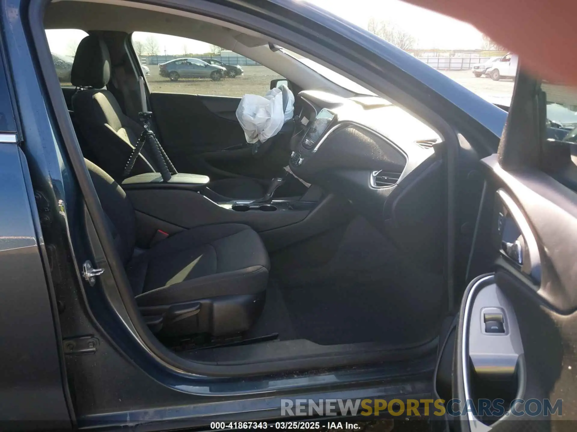 5 Photograph of a damaged car 1G1ZD5ST2KF135053 CHEVROLET MALIBU 2019
