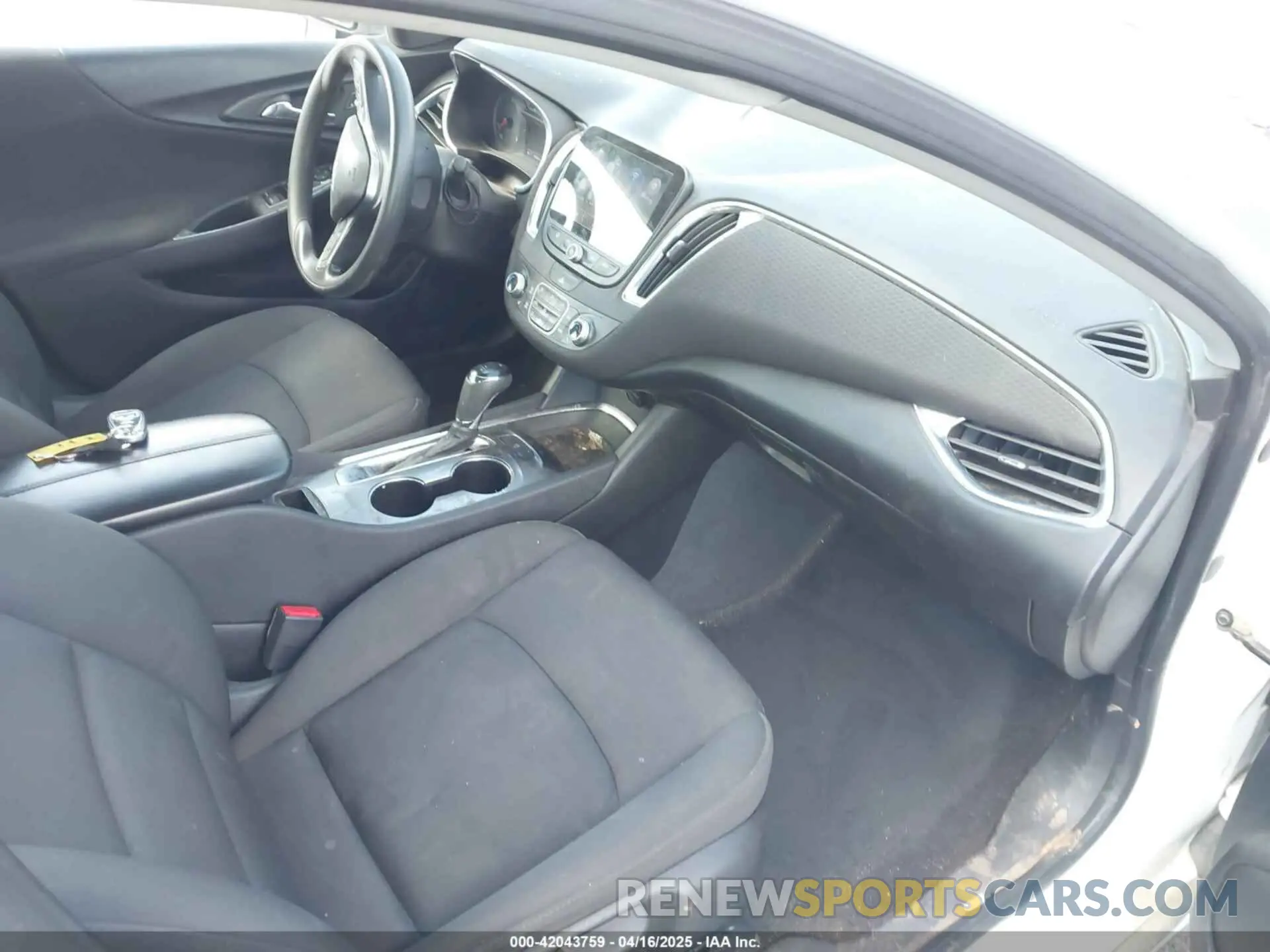 5 Photograph of a damaged car 1G1ZD5ST2KF167095 CHEVROLET MALIBU 2019