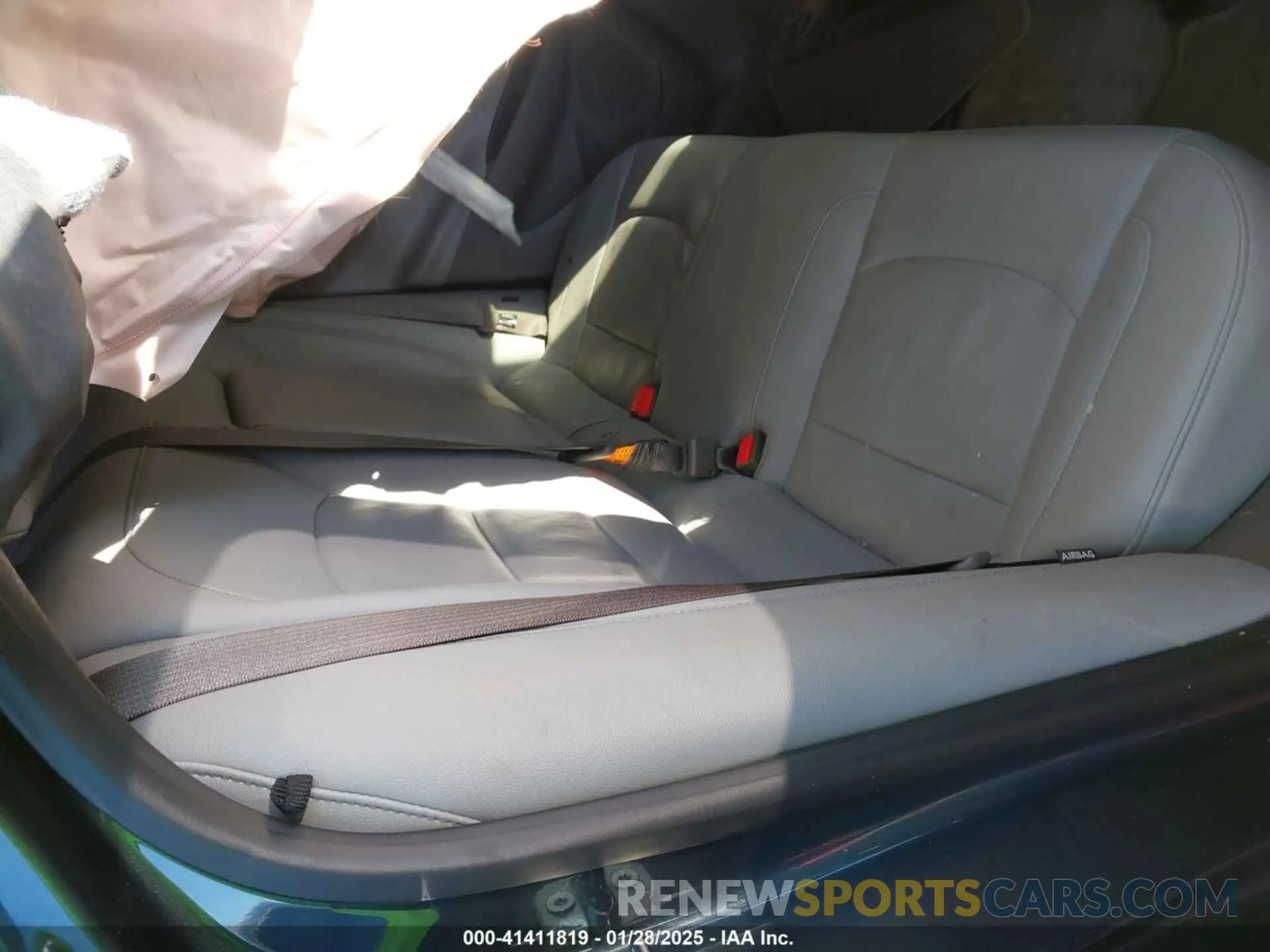 8 Photograph of a damaged car 1G1ZD5ST2KF169896 CHEVROLET MALIBU 2019