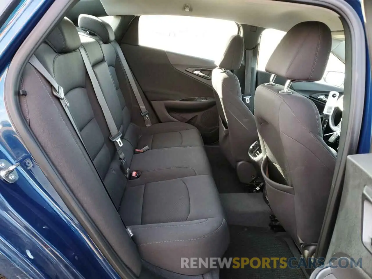 10 Photograph of a damaged car 1G1ZD5ST2KF190327 CHEVROLET MALIBU 2019