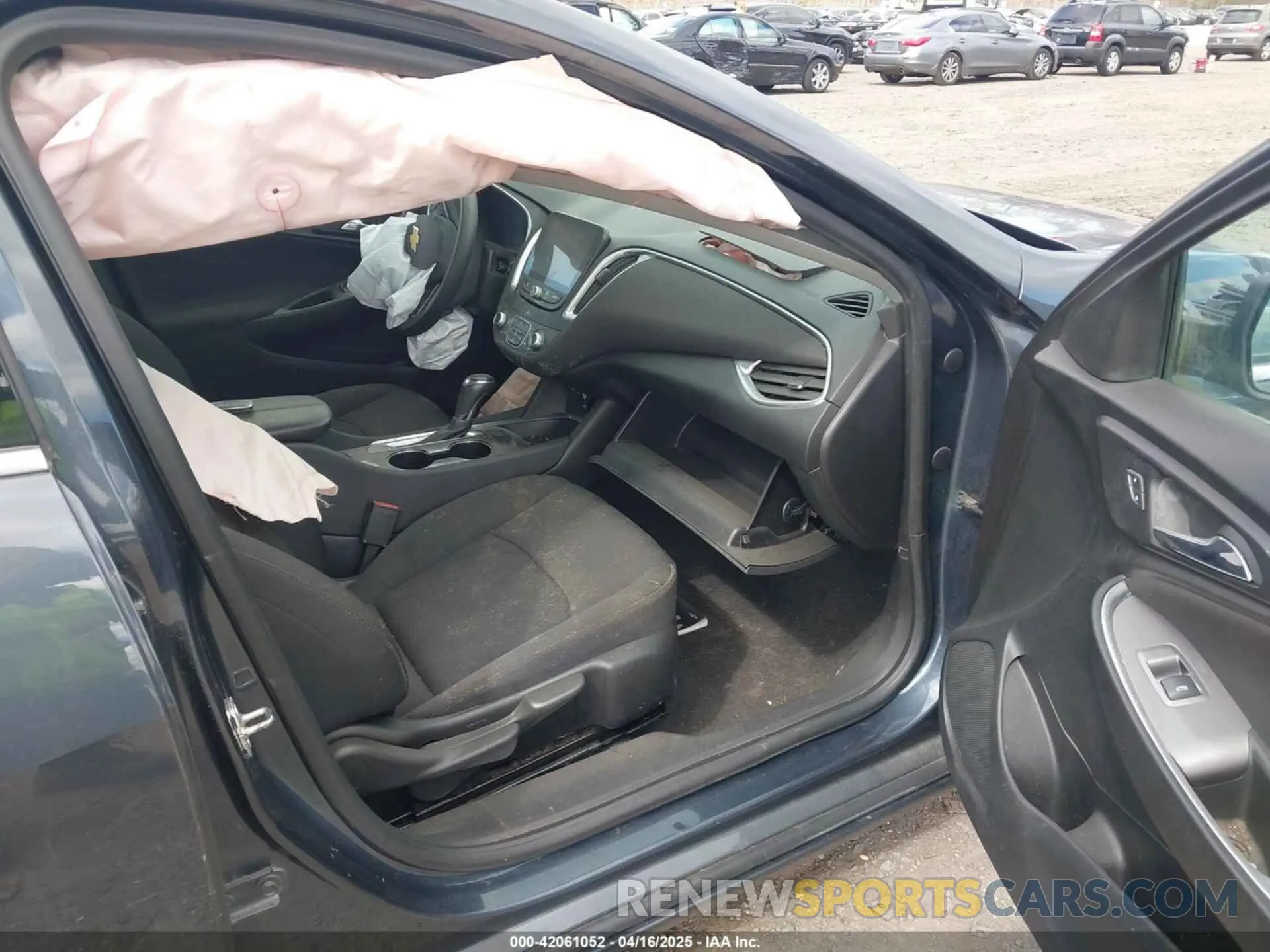5 Photograph of a damaged car 1G1ZD5ST2KF213153 CHEVROLET MALIBU 2019