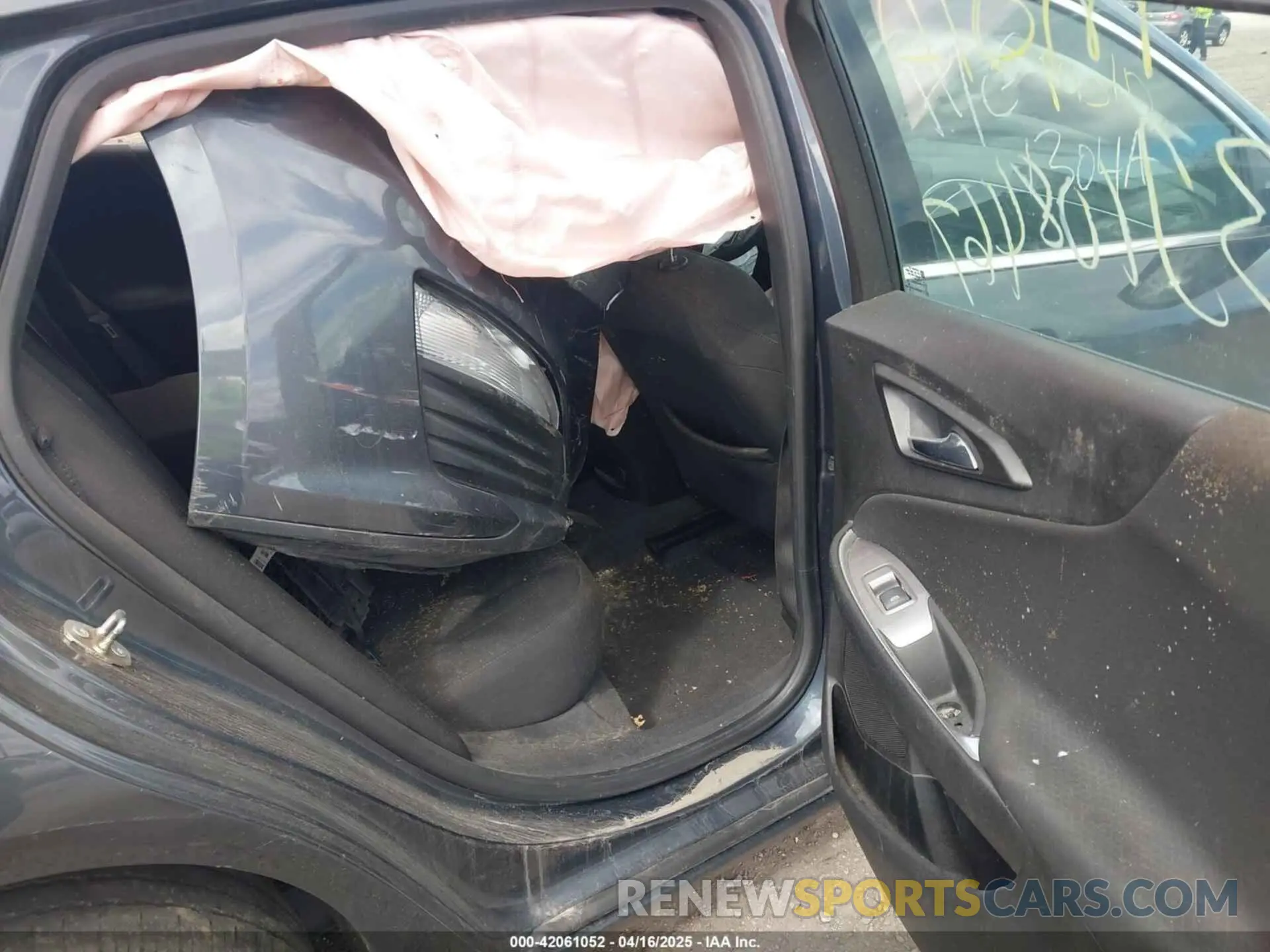 8 Photograph of a damaged car 1G1ZD5ST2KF213153 CHEVROLET MALIBU 2019