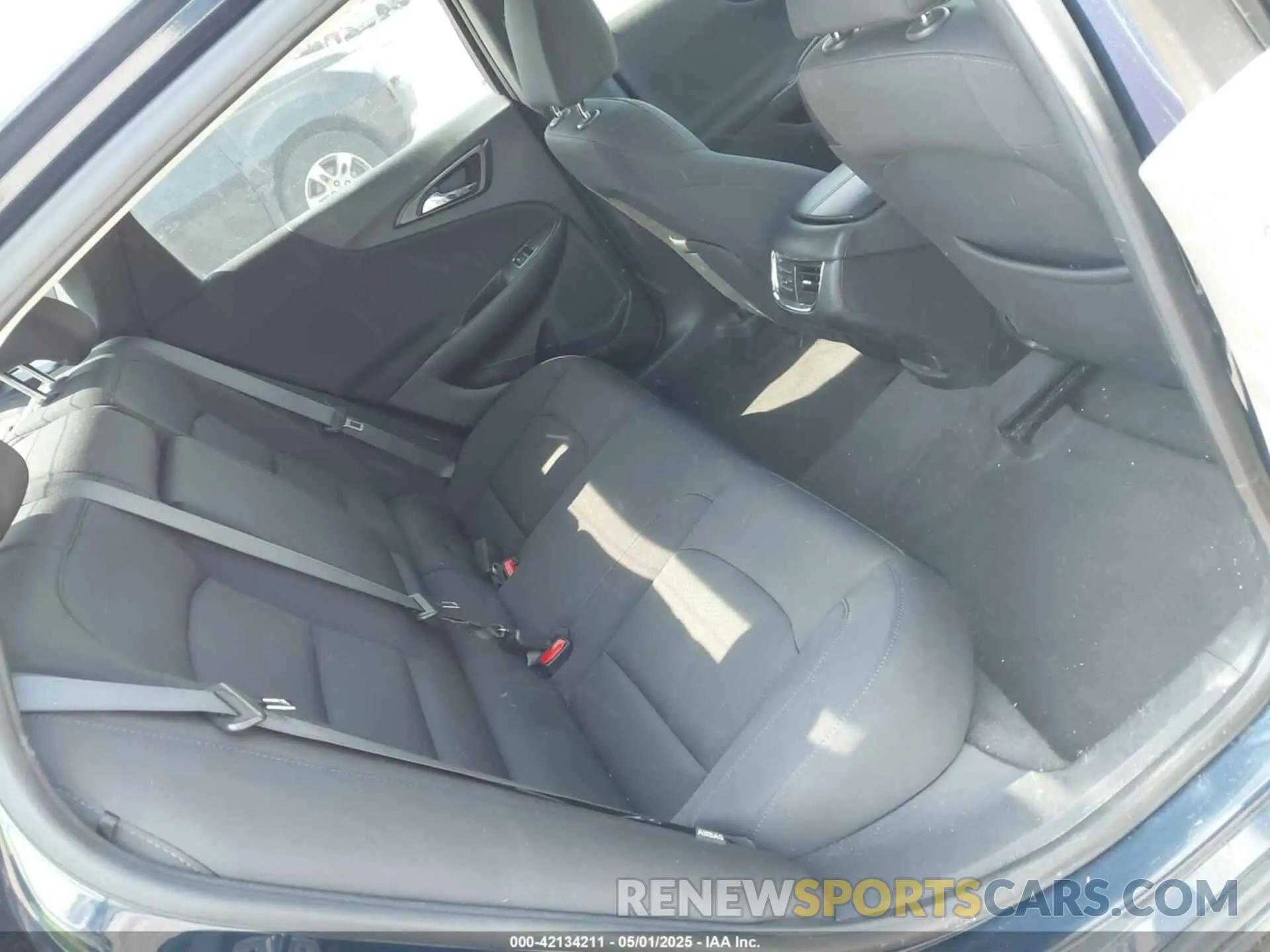 8 Photograph of a damaged car 1G1ZD5ST2KF228008 CHEVROLET MALIBU 2019