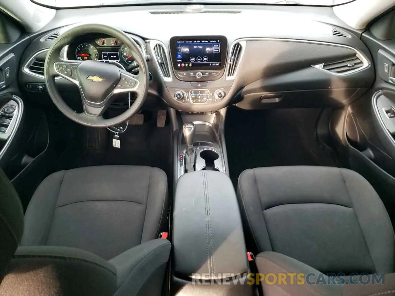 8 Photograph of a damaged car 1G1ZD5ST3KF128340 CHEVROLET MALIBU 2019