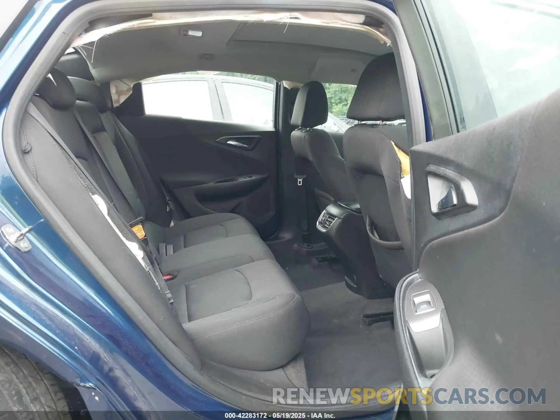 8 Photograph of a damaged car 1G1ZD5ST3KF144649 CHEVROLET MALIBU 2019