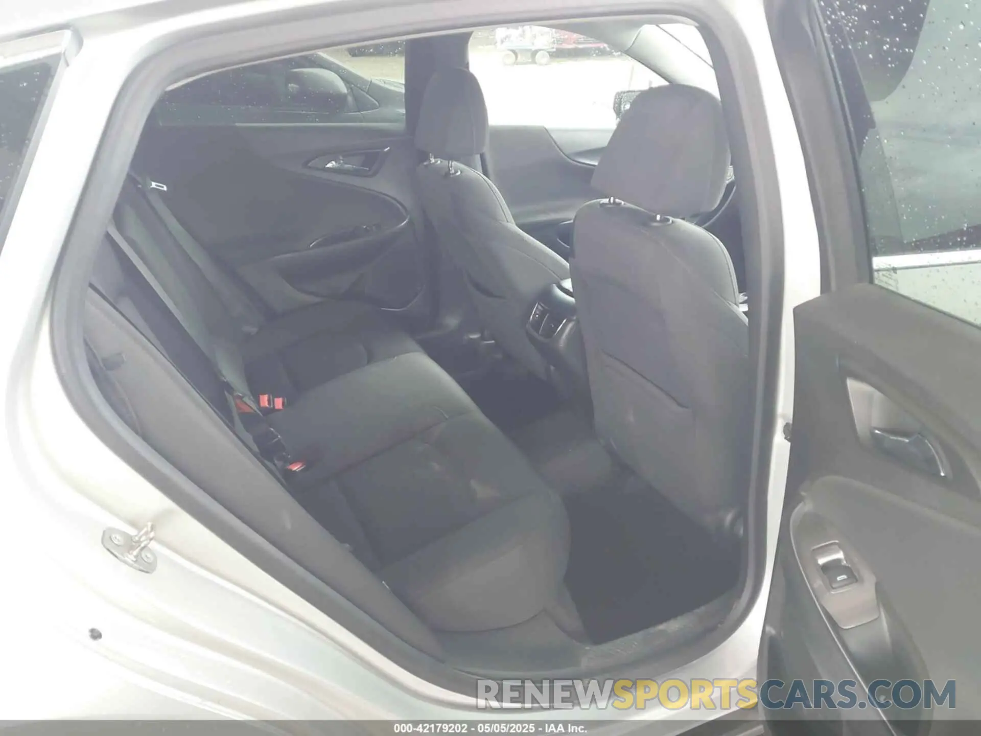 8 Photograph of a damaged car 1G1ZD5ST3KF164612 CHEVROLET MALIBU 2019