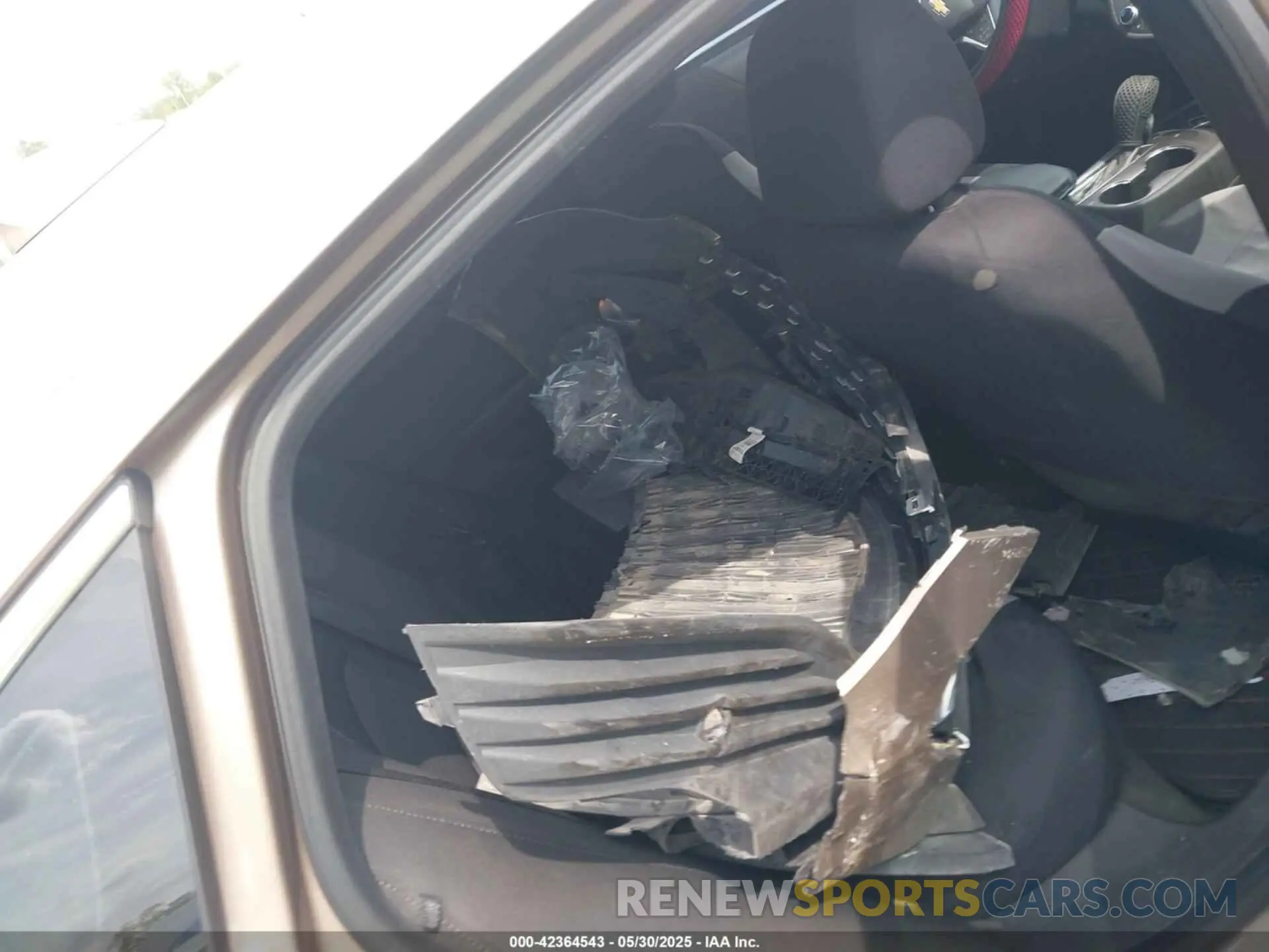 8 Photograph of a damaged car 1G1ZD5ST4KF112678 CHEVROLET MALIBU 2019