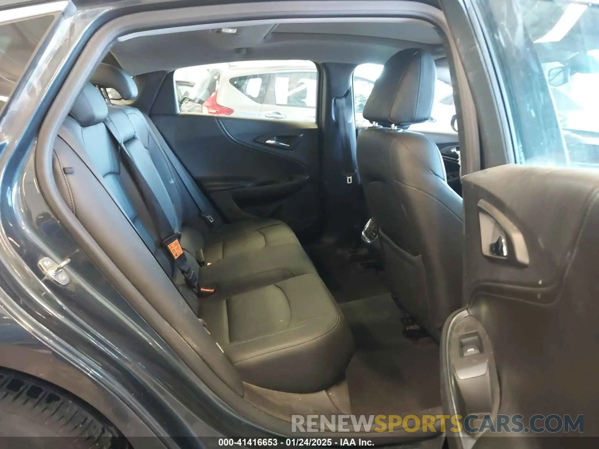 8 Photograph of a damaged car 1G1ZD5ST4KF126483 CHEVROLET MALIBU 2019