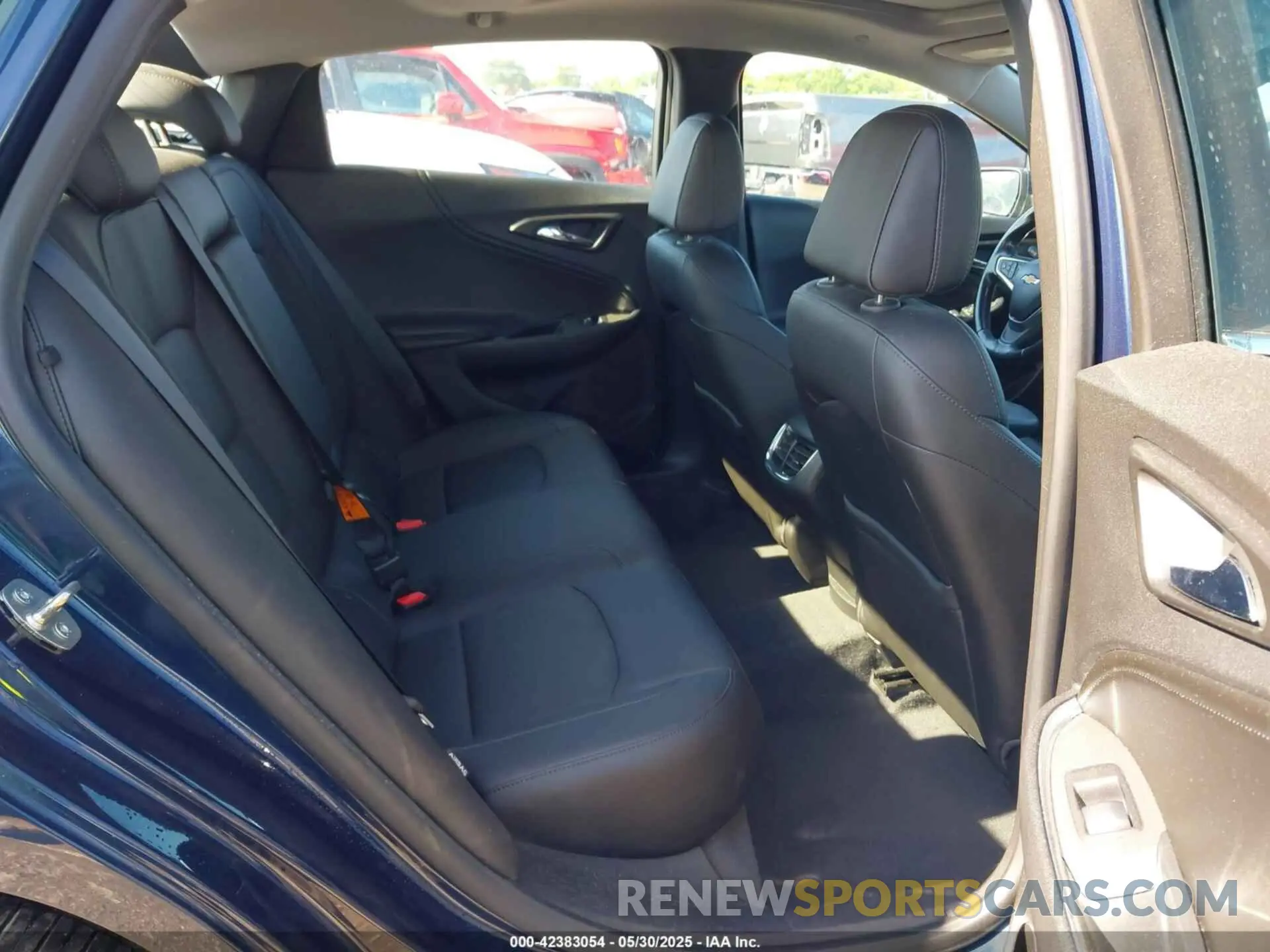 8 Photograph of a damaged car 1G1ZD5ST4KF128377 CHEVROLET MALIBU 2019