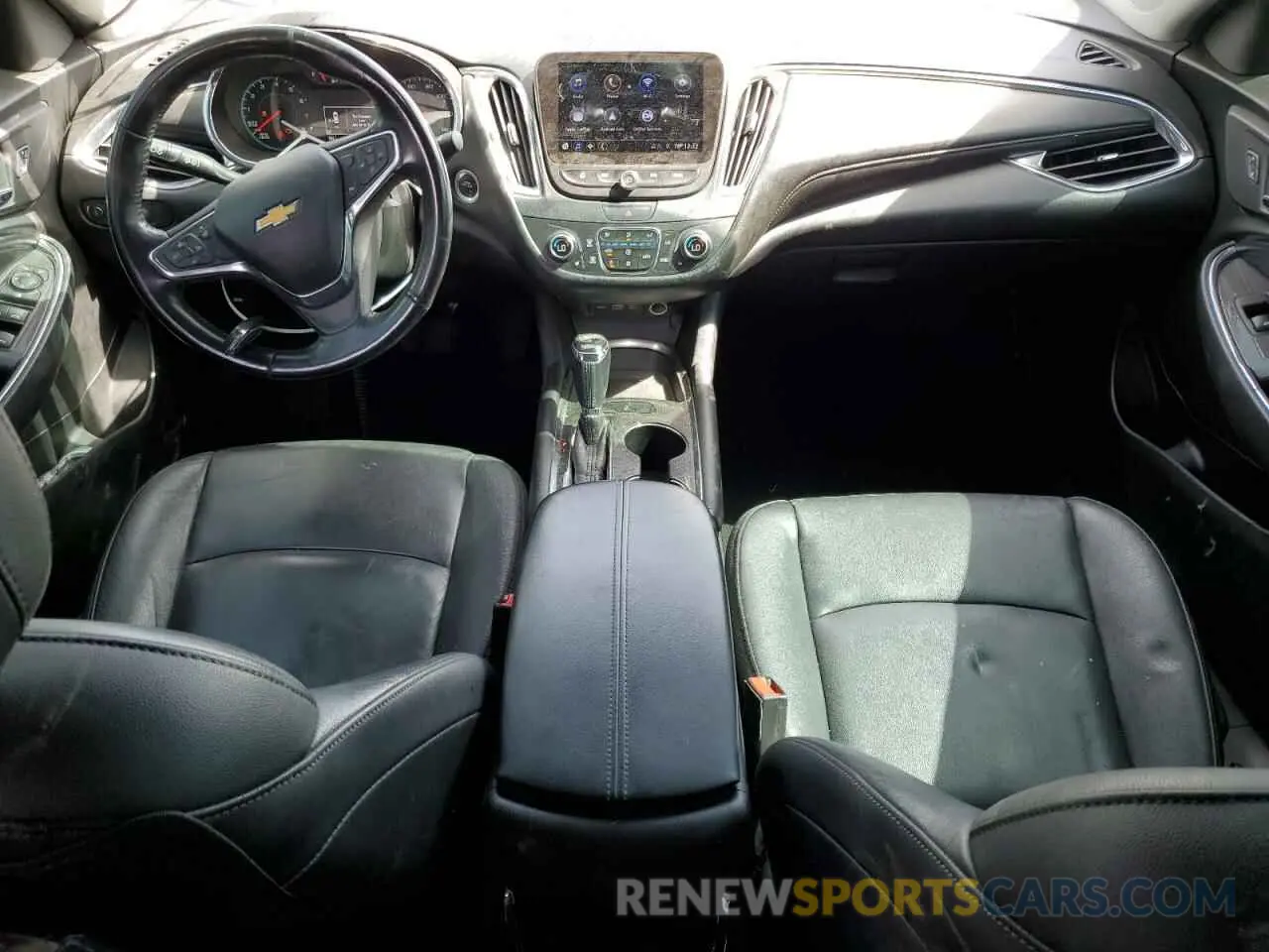 8 Photograph of a damaged car 1G1ZD5ST4KF133465 CHEVROLET MALIBU 2019