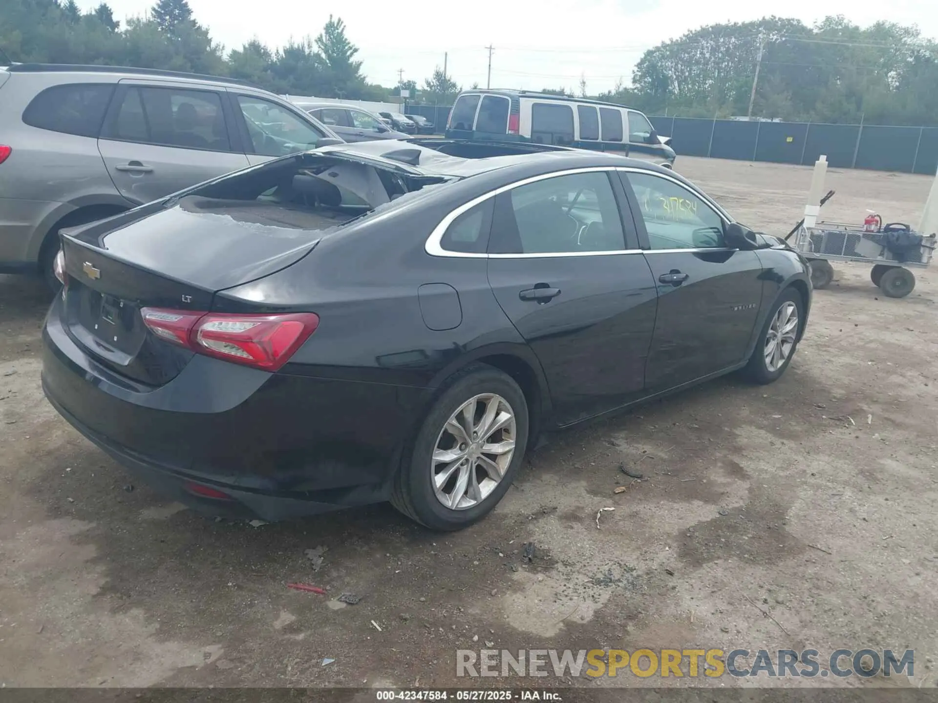 4 Photograph of a damaged car 1G1ZD5ST4KF139217 CHEVROLET MALIBU 2019