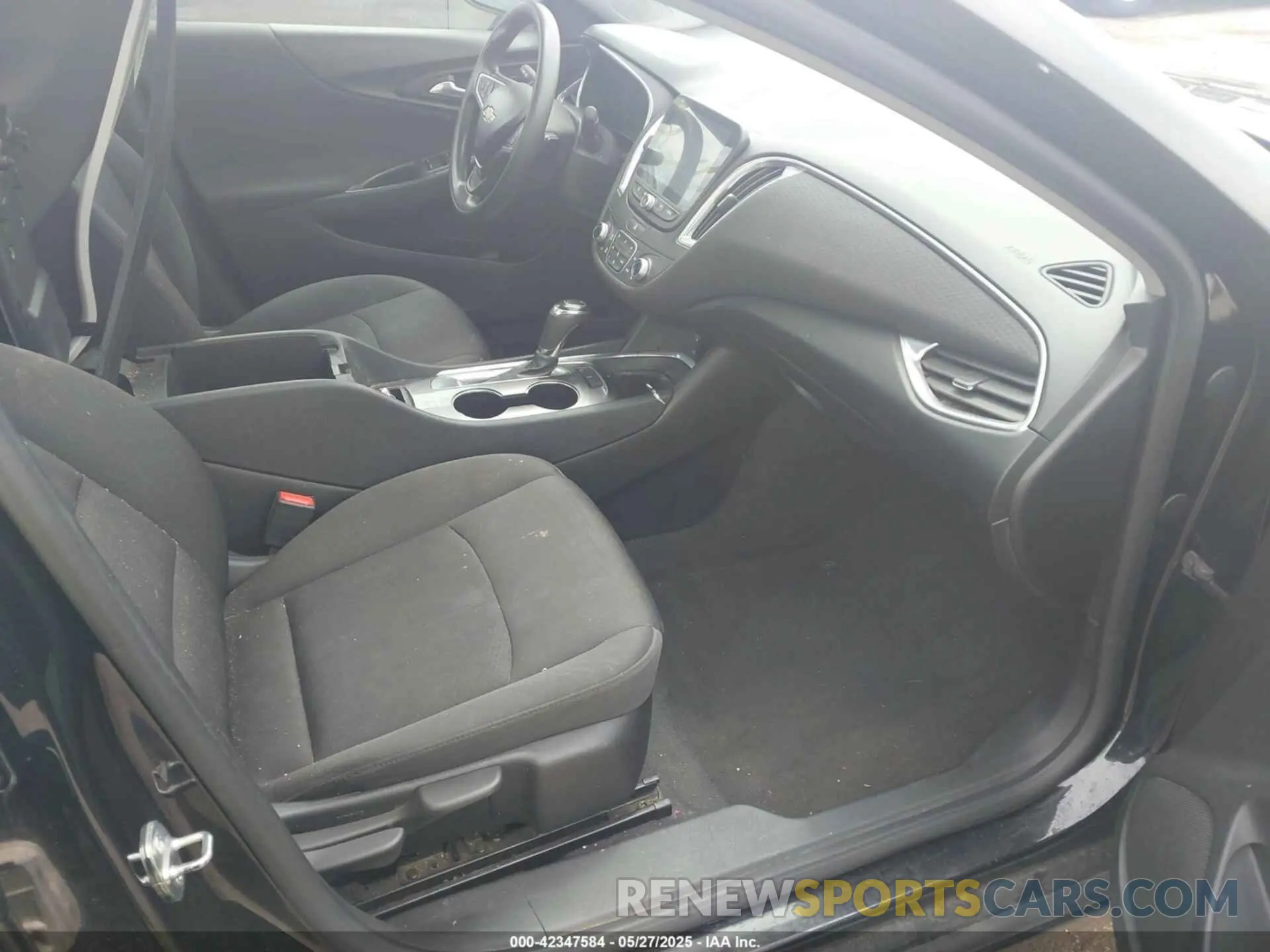 5 Photograph of a damaged car 1G1ZD5ST4KF139217 CHEVROLET MALIBU 2019
