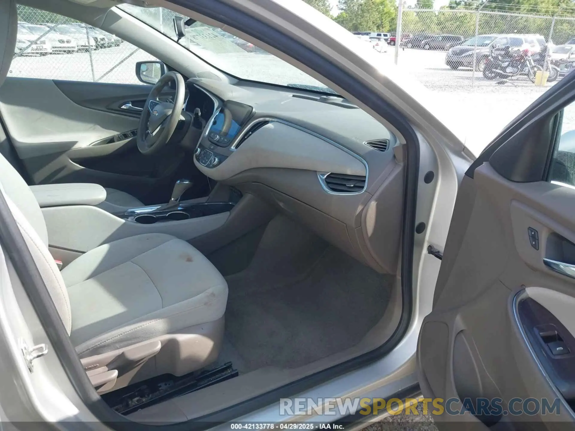 5 Photograph of a damaged car 1G1ZD5ST5KF108686 CHEVROLET MALIBU 2019
