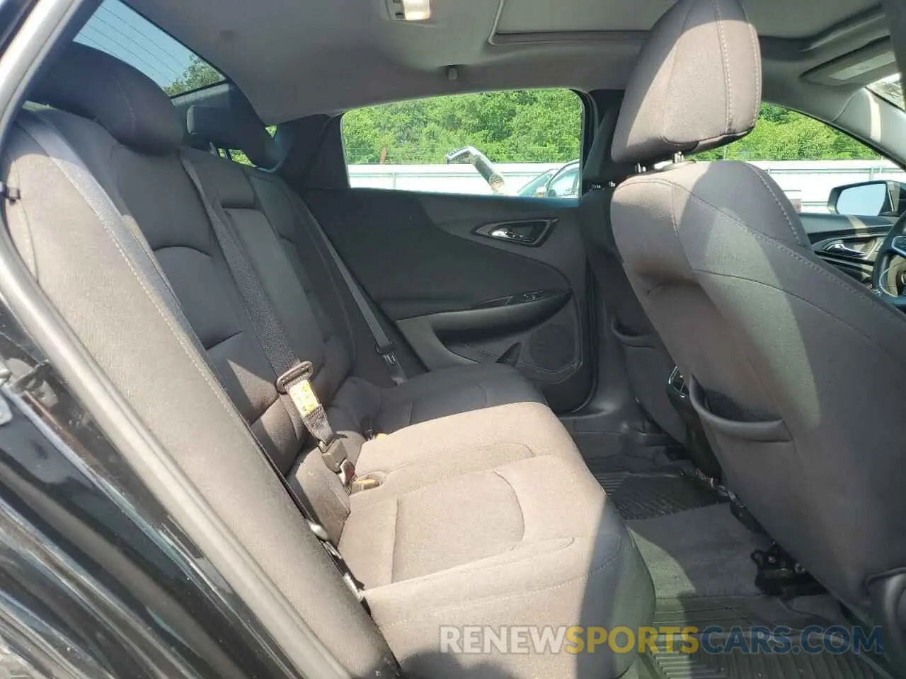 10 Photograph of a damaged car 1G1ZD5ST5KF110261 CHEVROLET MALIBU 2019