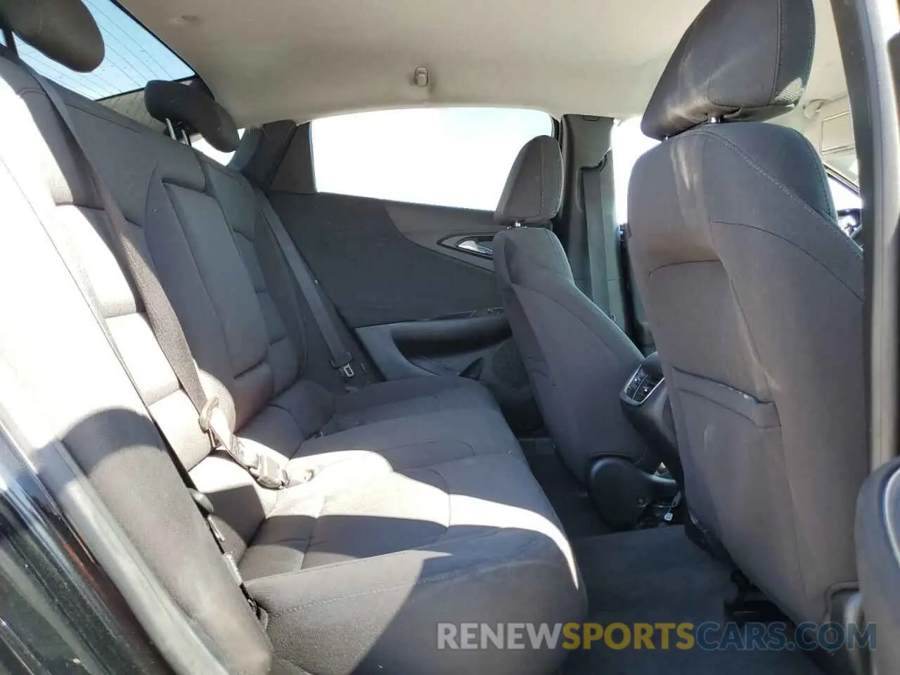 10 Photograph of a damaged car 1G1ZD5ST5KF146662 CHEVROLET MALIBU 2019