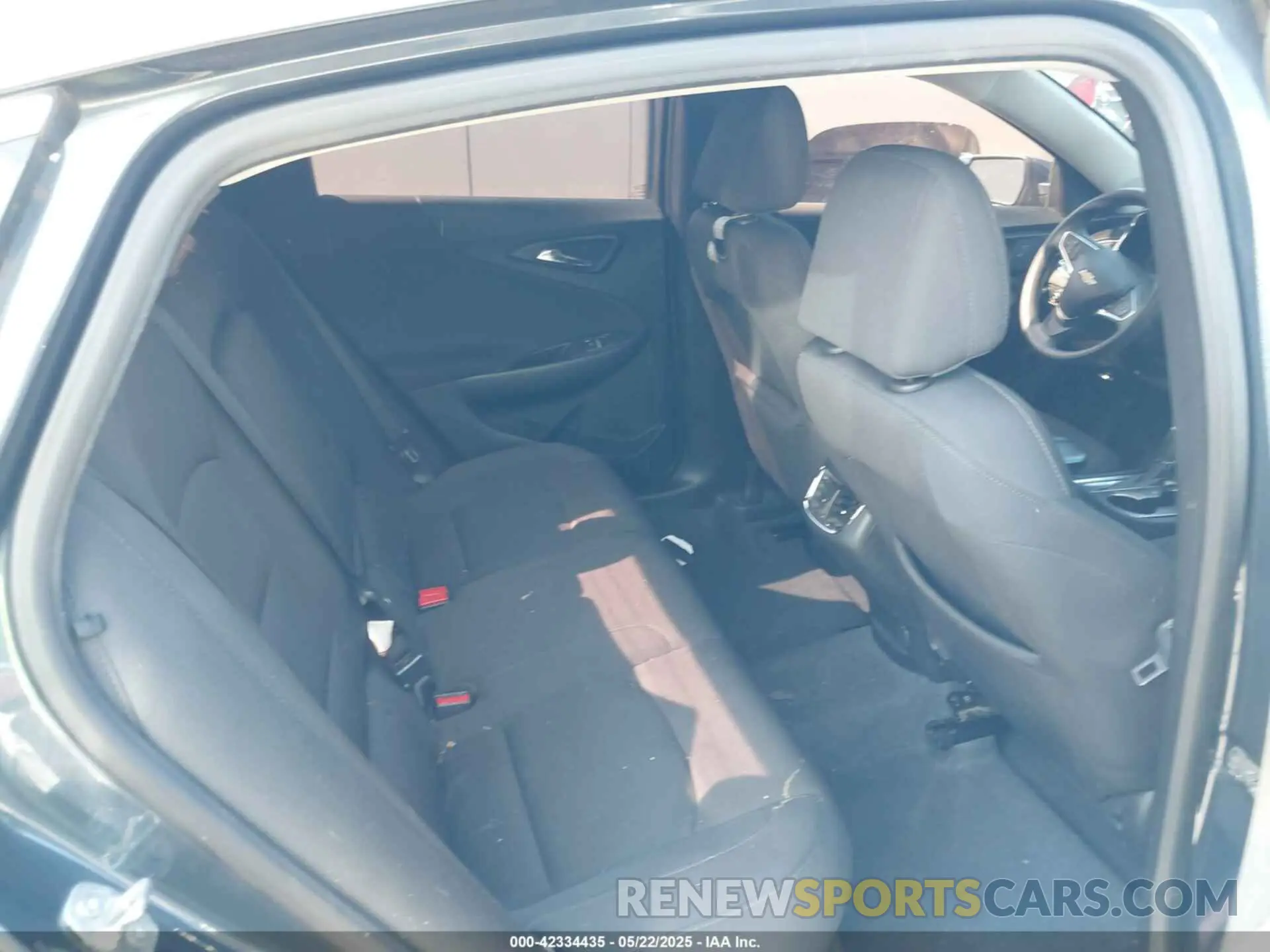 8 Photograph of a damaged car 1G1ZD5ST5KF158102 CHEVROLET MALIBU 2019