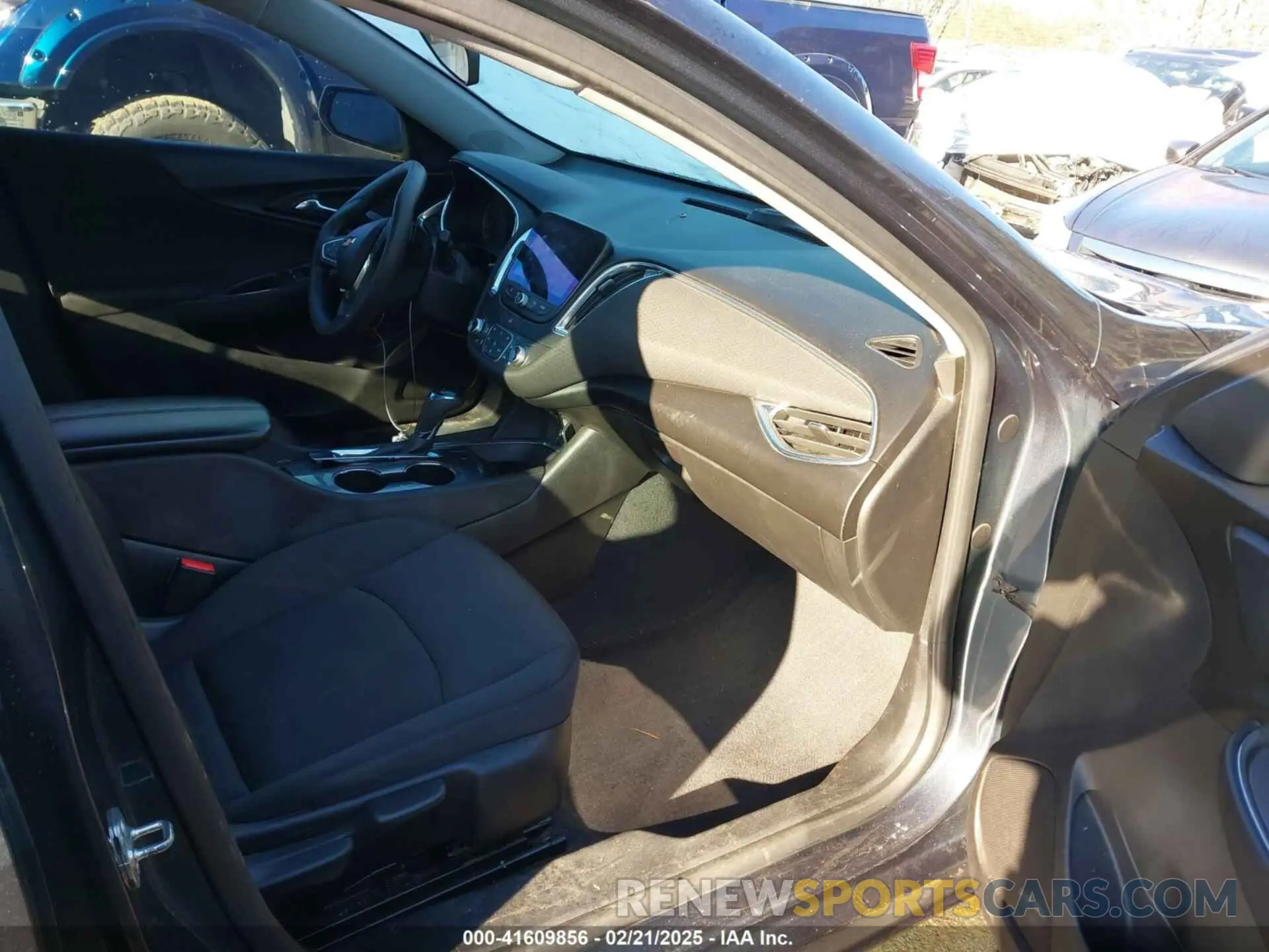 5 Photograph of a damaged car 1G1ZD5ST6KF107787 CHEVROLET MALIBU 2019