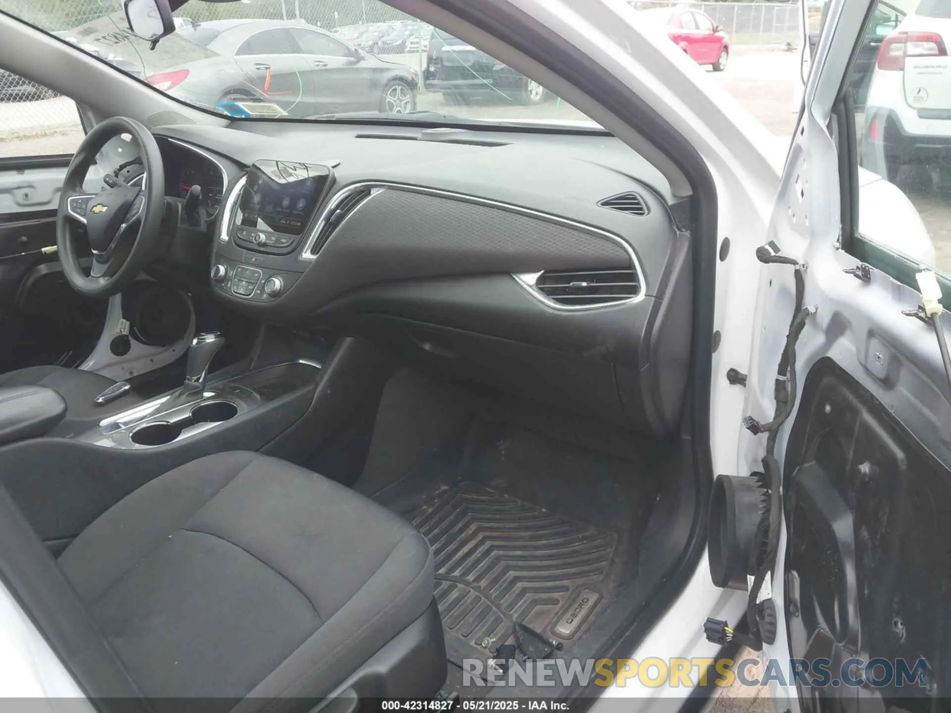5 Photograph of a damaged car 1G1ZD5ST6KF131023 CHEVROLET MALIBU 2019