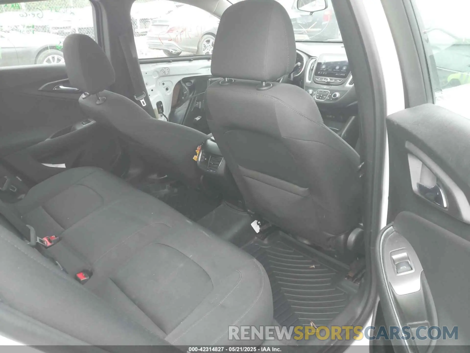 8 Photograph of a damaged car 1G1ZD5ST6KF131023 CHEVROLET MALIBU 2019
