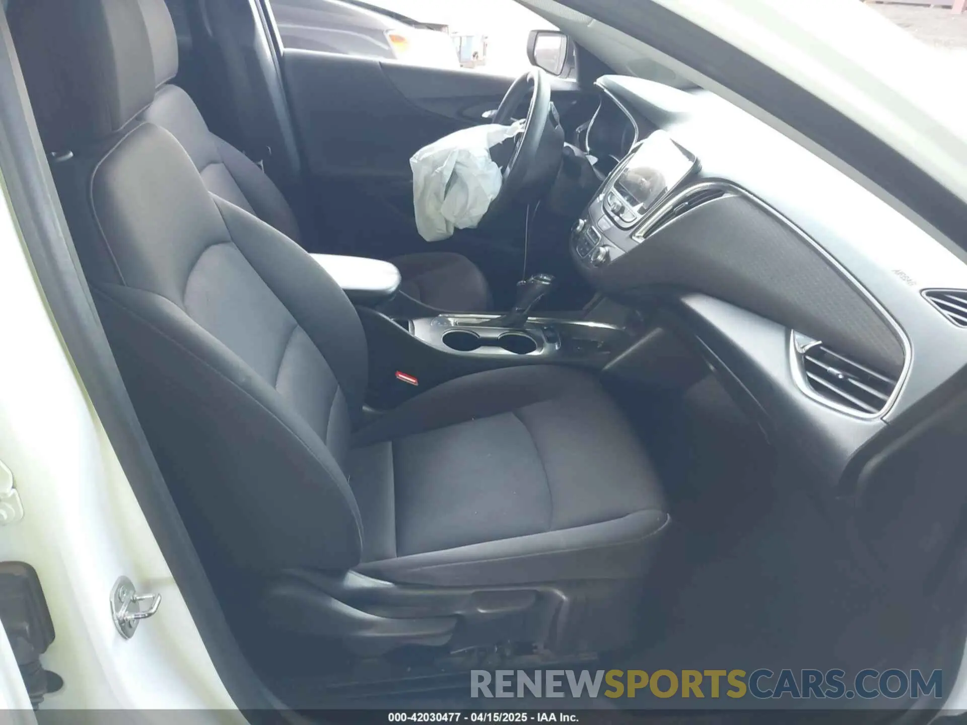5 Photograph of a damaged car 1G1ZD5ST6KF136593 CHEVROLET MALIBU 2019