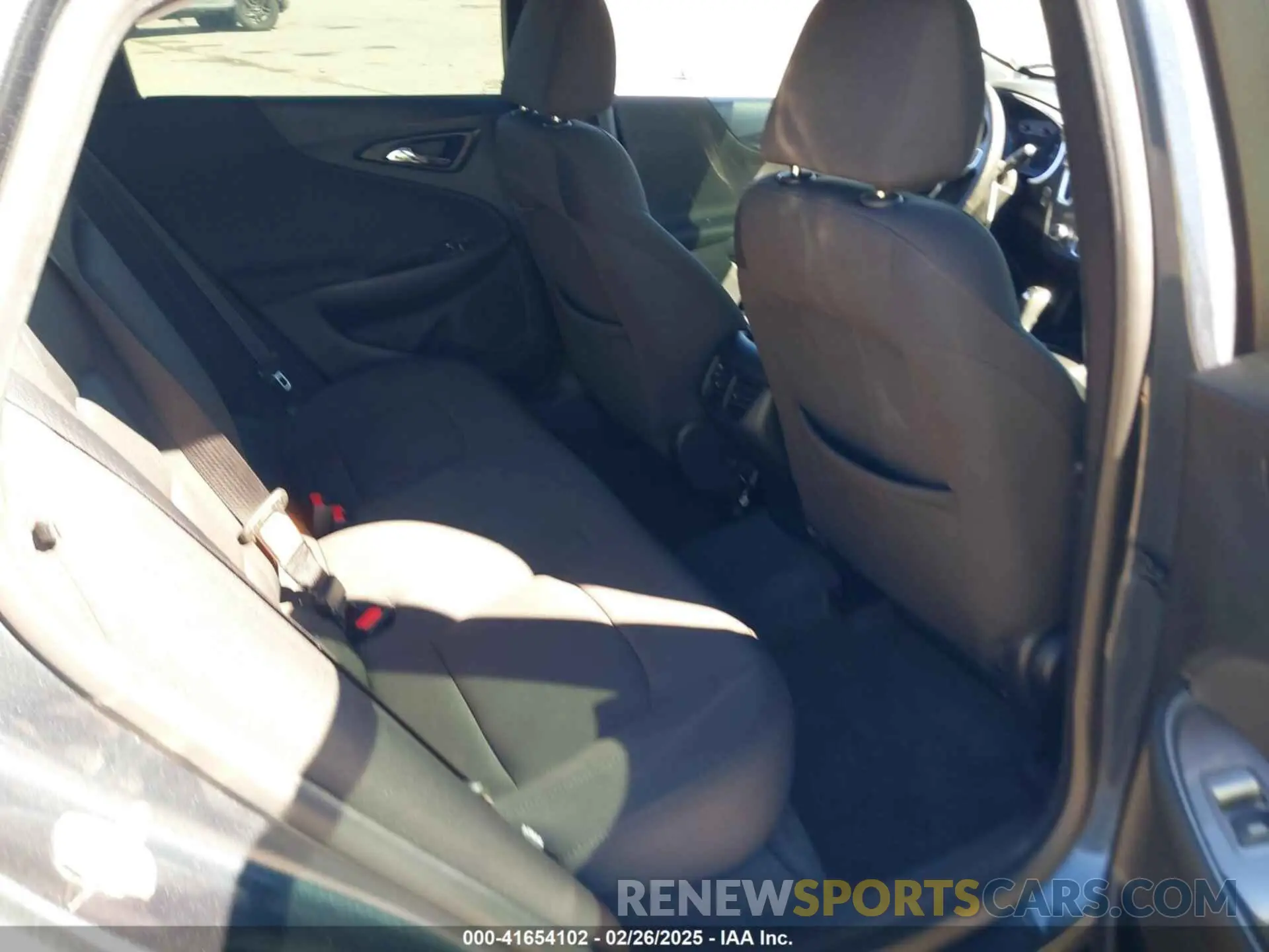 8 Photograph of a damaged car 1G1ZD5ST6KF136884 CHEVROLET MALIBU 2019