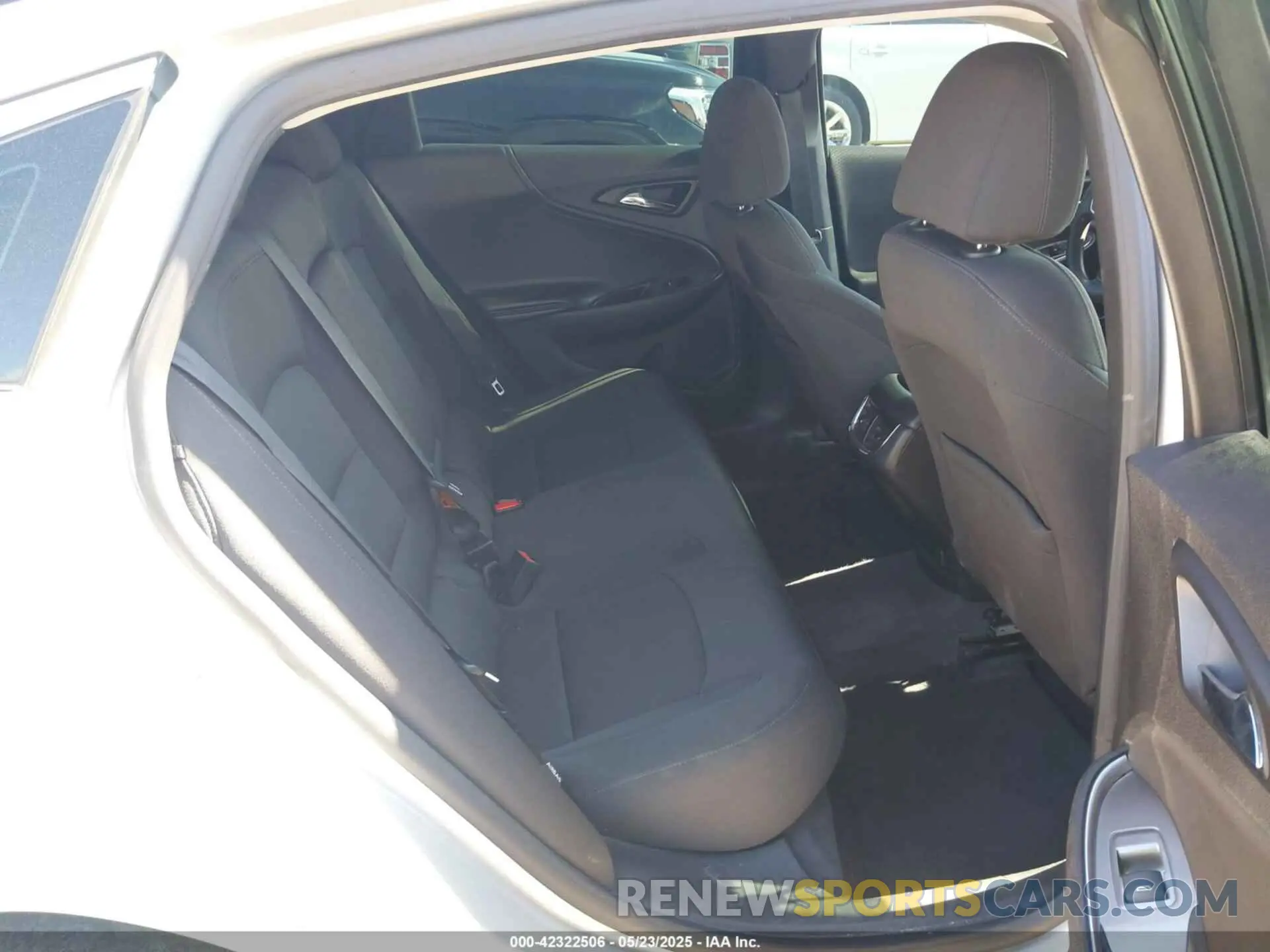 8 Photograph of a damaged car 1G1ZD5ST6KF139302 CHEVROLET MALIBU 2019
