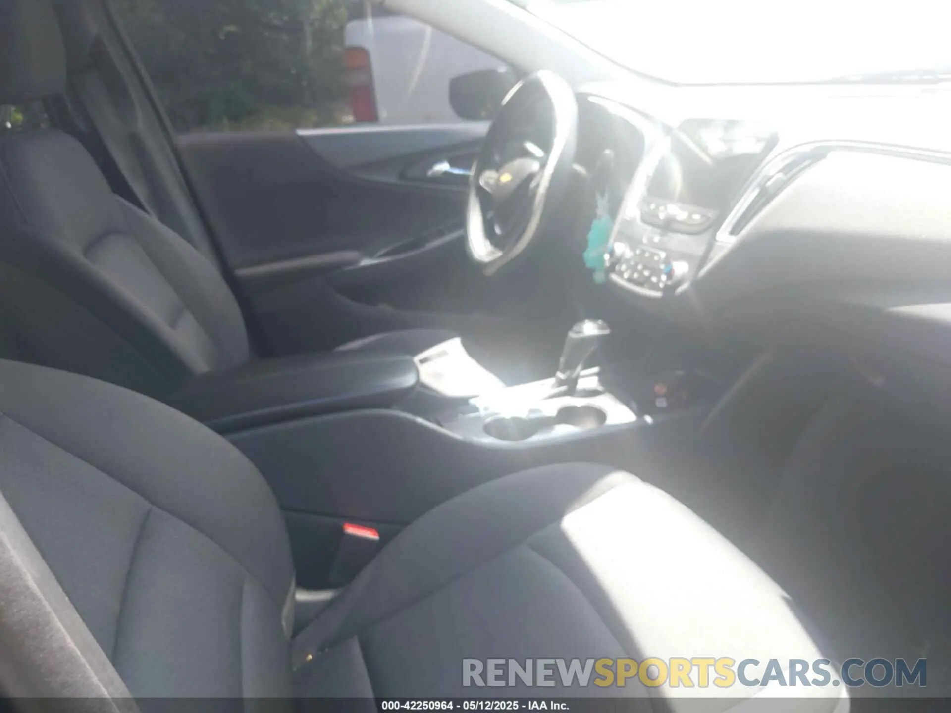 5 Photograph of a damaged car 1G1ZD5ST6KF169206 CHEVROLET MALIBU 2019