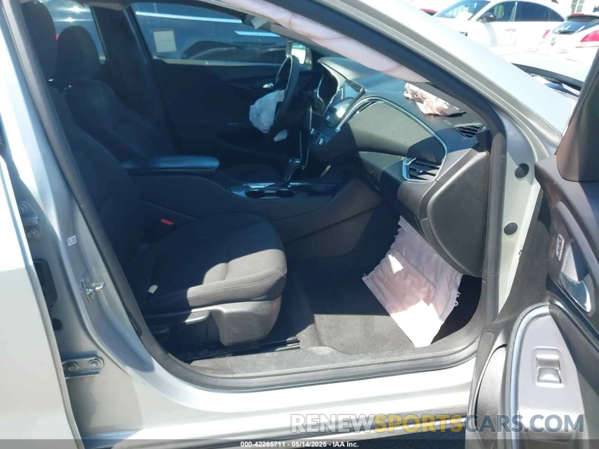 5 Photograph of a damaged car 1G1ZD5ST7KF112013 CHEVROLET MALIBU 2019