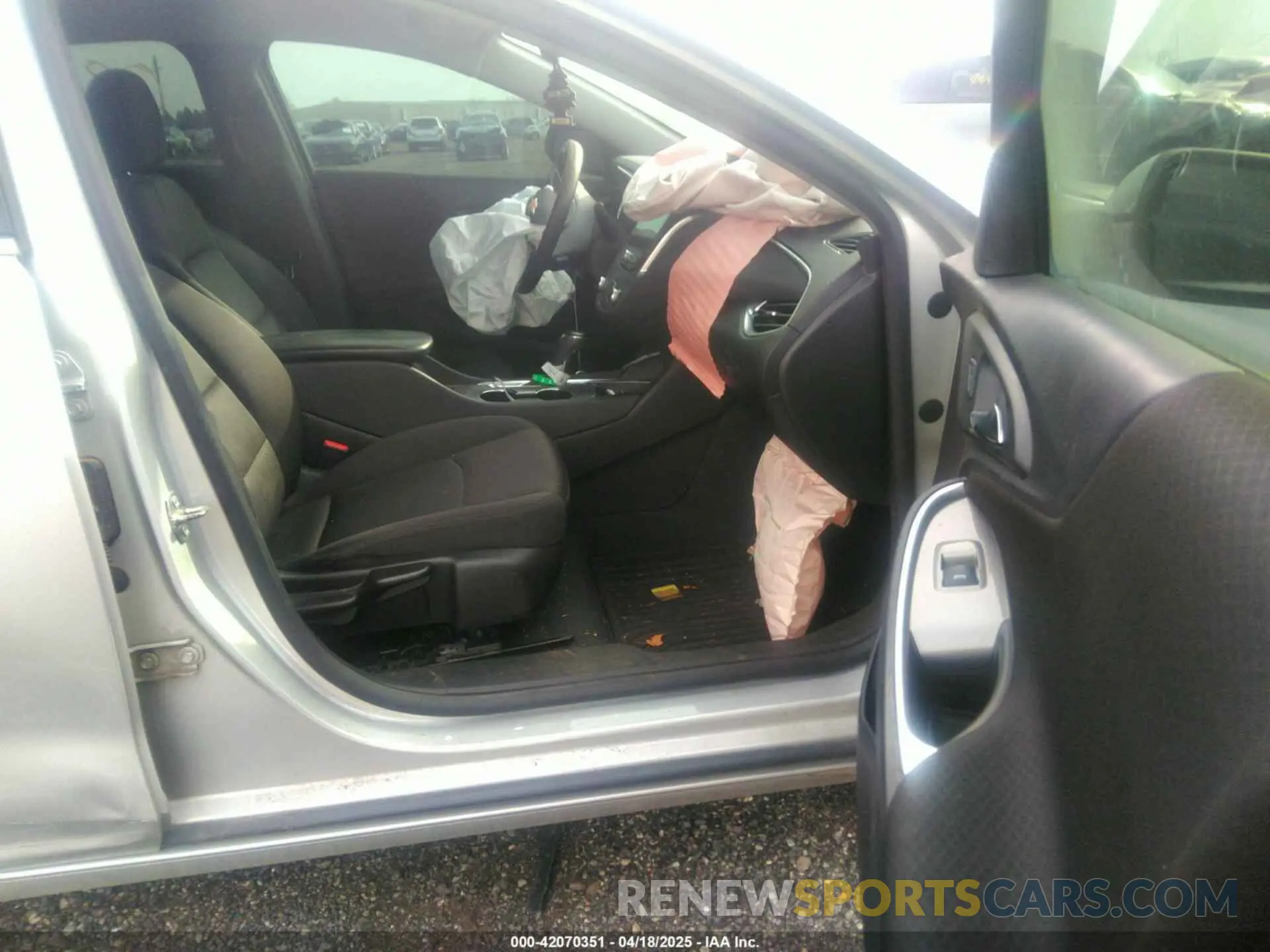5 Photograph of a damaged car 1G1ZD5ST7KF148641 CHEVROLET MALIBU 2019