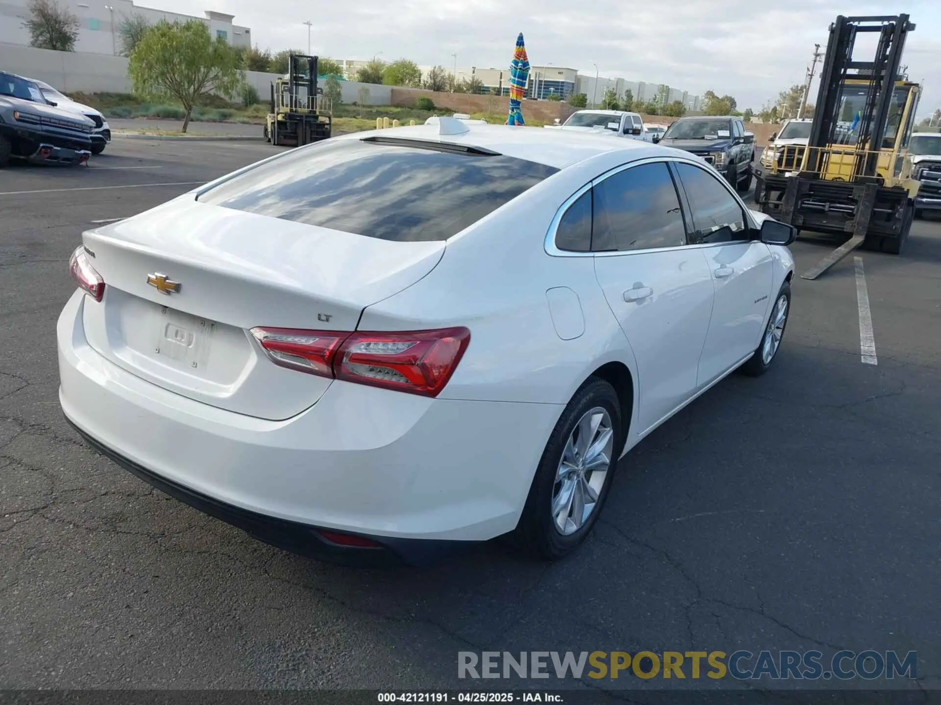 4 Photograph of a damaged car 1G1ZD5ST7KF152897 CHEVROLET MALIBU 2019