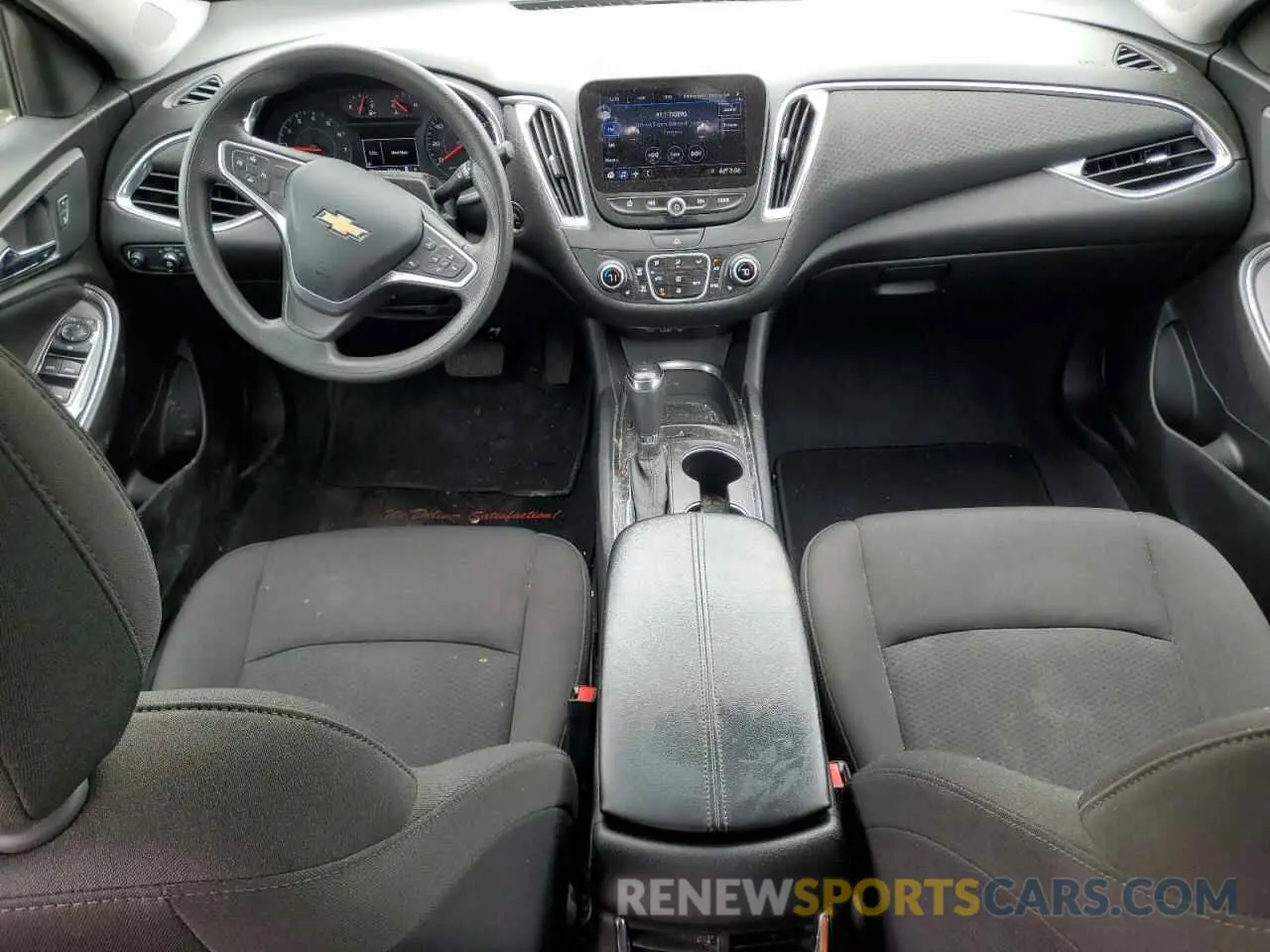 8 Photograph of a damaged car 1G1ZD5ST7KF215481 CHEVROLET MALIBU 2019