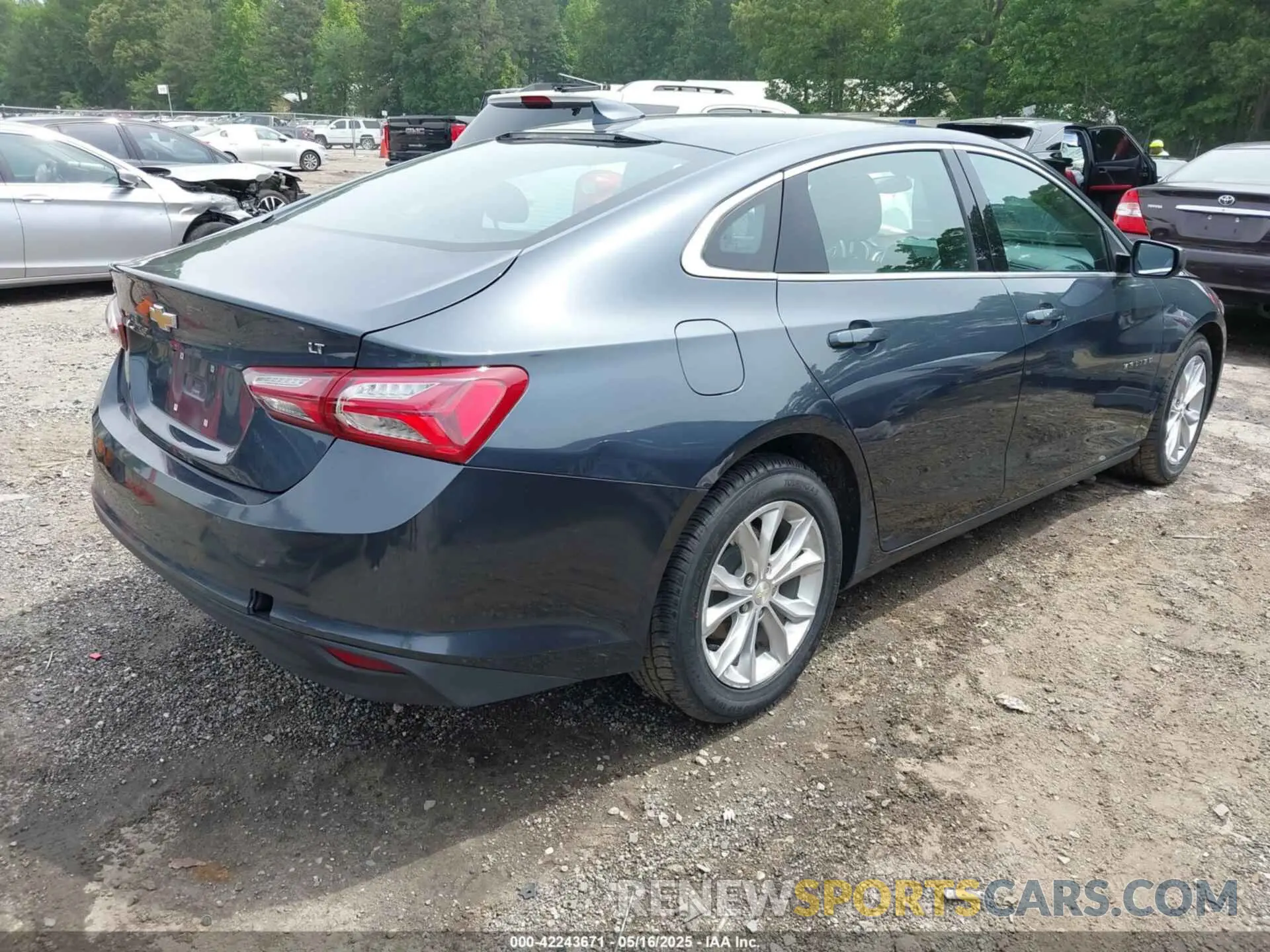 4 Photograph of a damaged car 1G1ZD5ST8KF105961 CHEVROLET MALIBU 2019