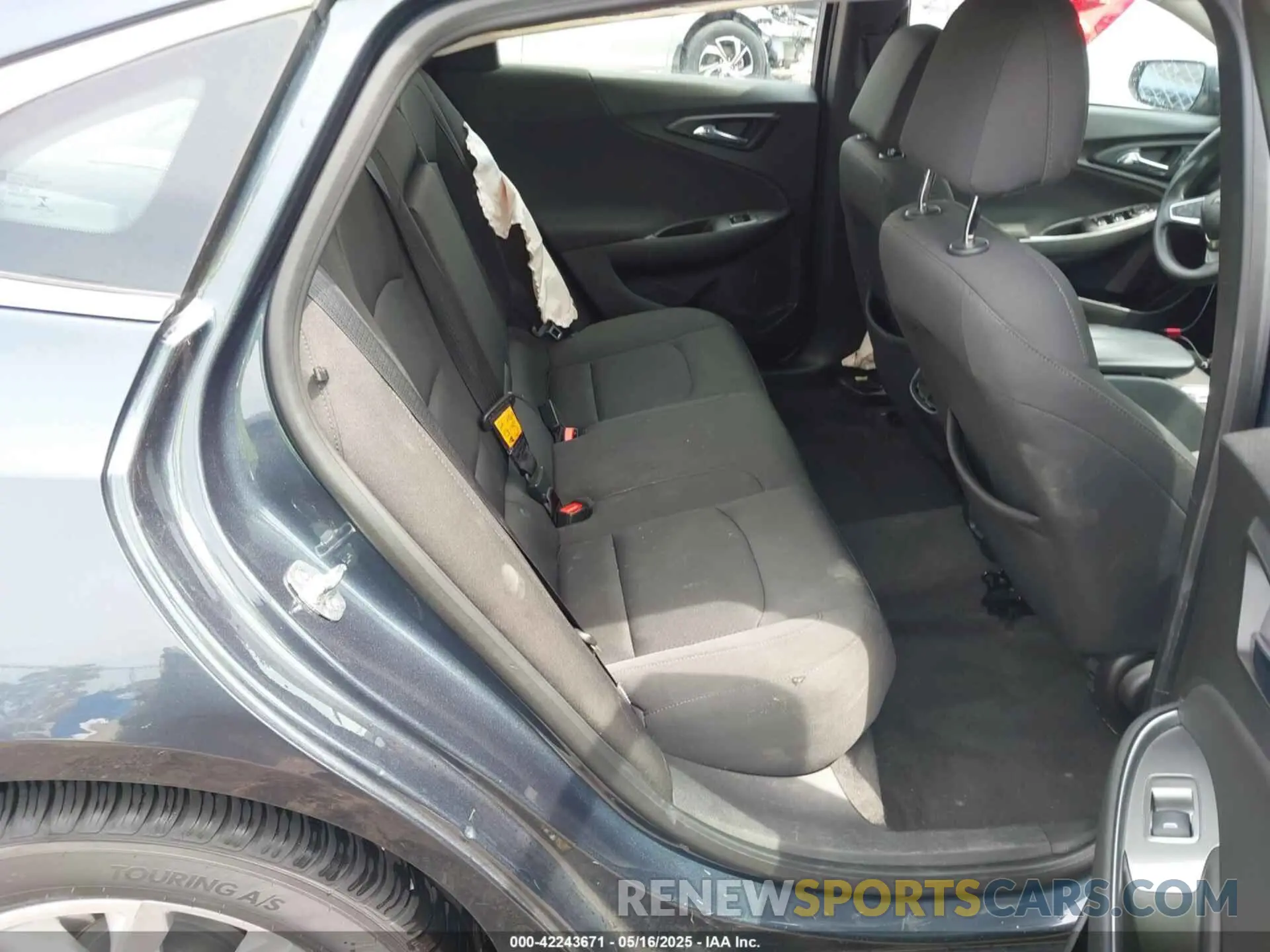 8 Photograph of a damaged car 1G1ZD5ST8KF105961 CHEVROLET MALIBU 2019
