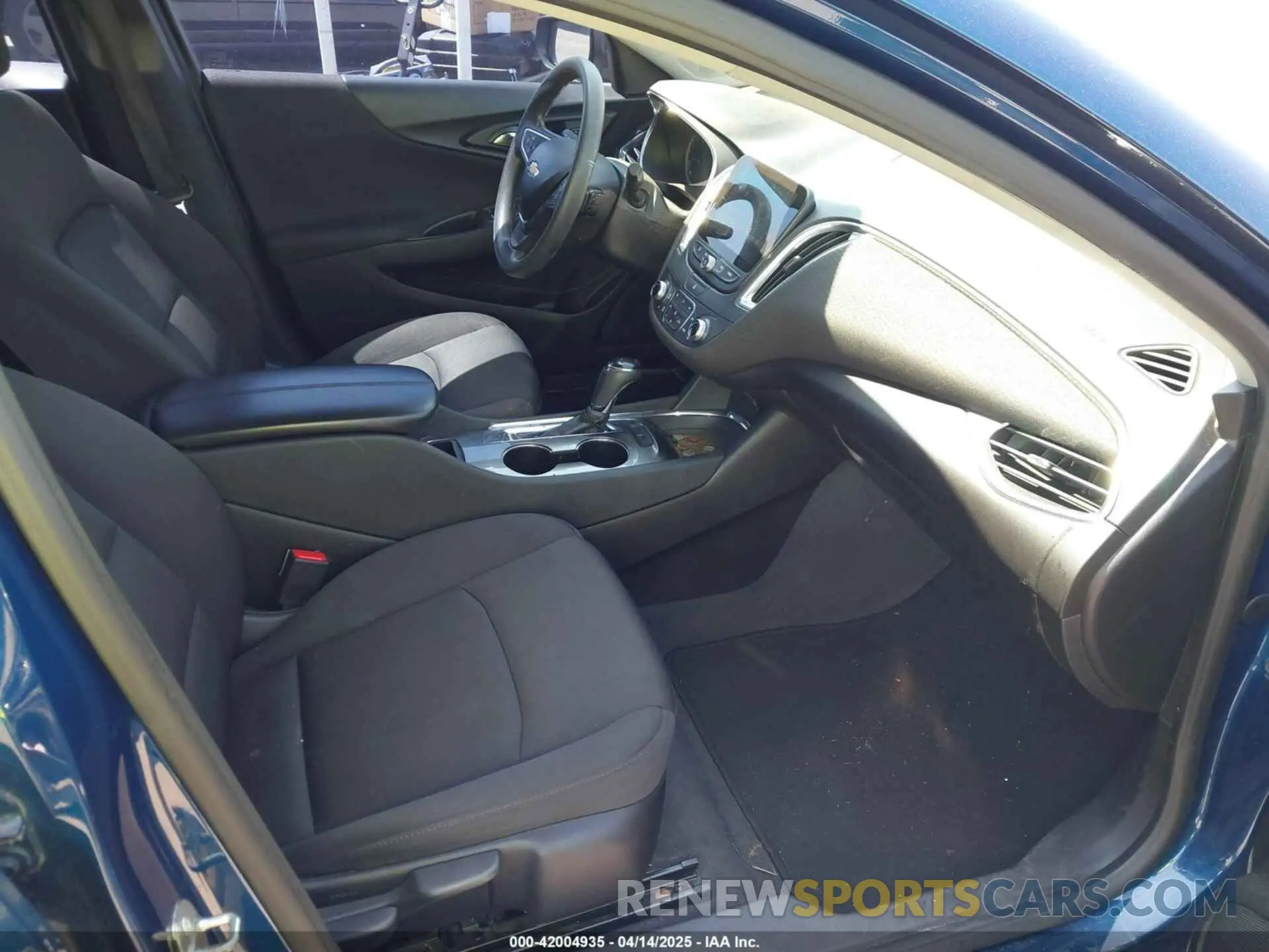 5 Photograph of a damaged car 1G1ZD5ST8KF141486 CHEVROLET MALIBU 2019