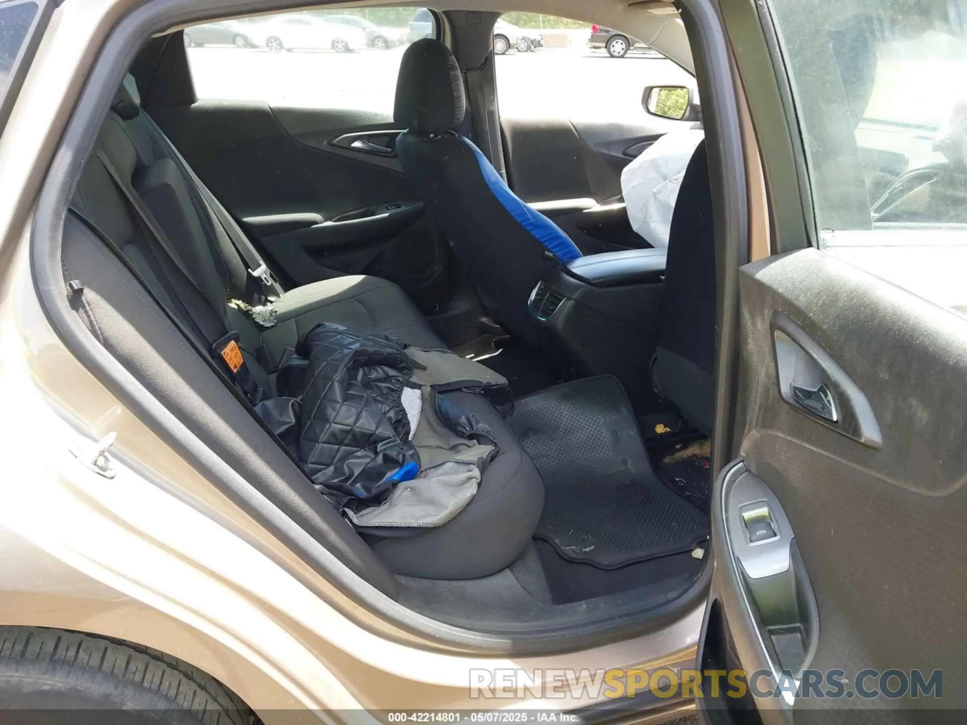 8 Photograph of a damaged car 1G1ZD5ST9KF113468 CHEVROLET MALIBU 2019