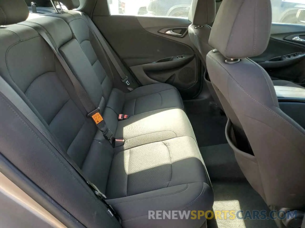 10 Photograph of a damaged car 1G1ZD5ST9KF136460 CHEVROLET MALIBU 2019