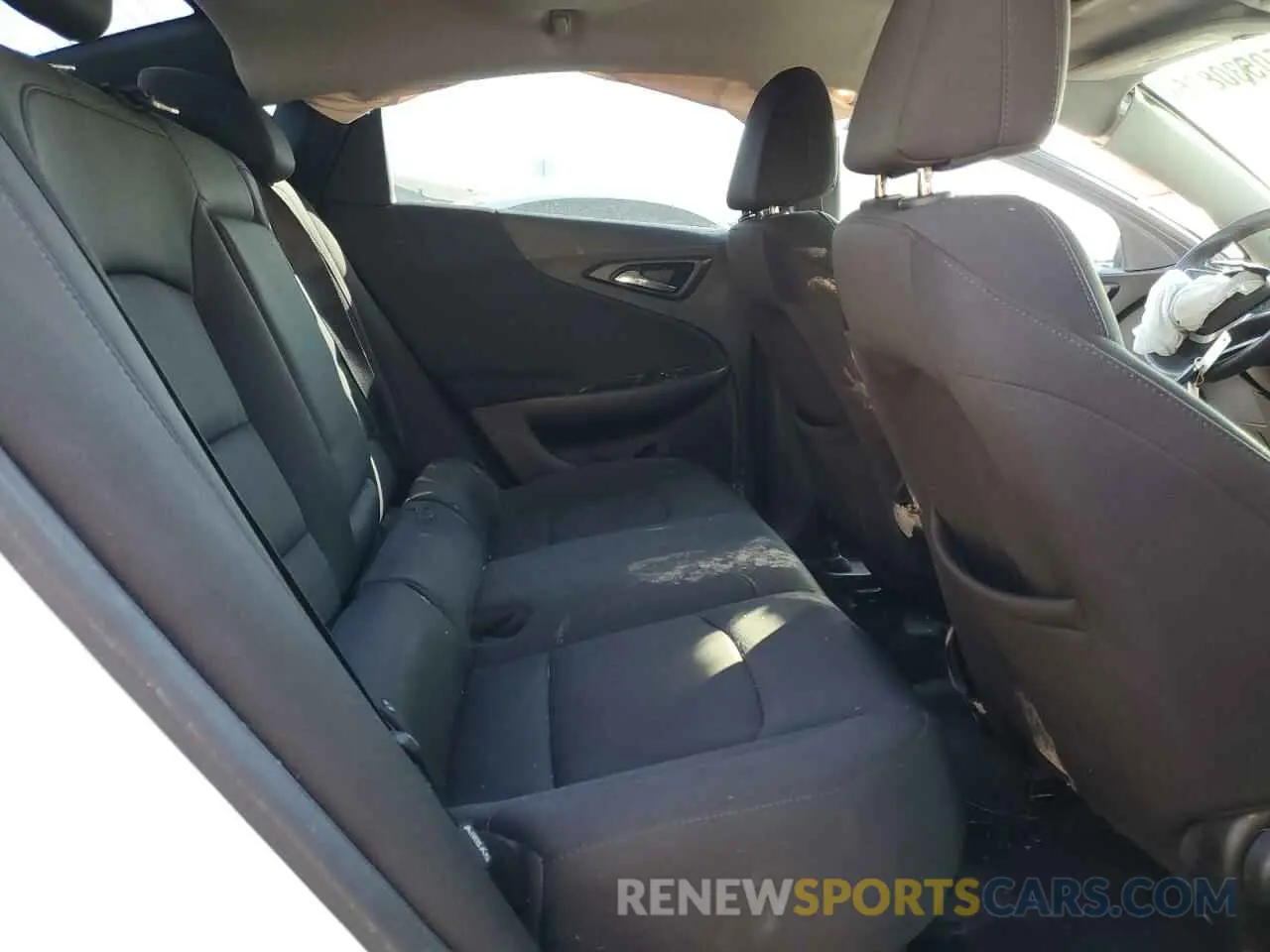 10 Photograph of a damaged car 1G1ZD5ST9KF148284 CHEVROLET MALIBU 2019