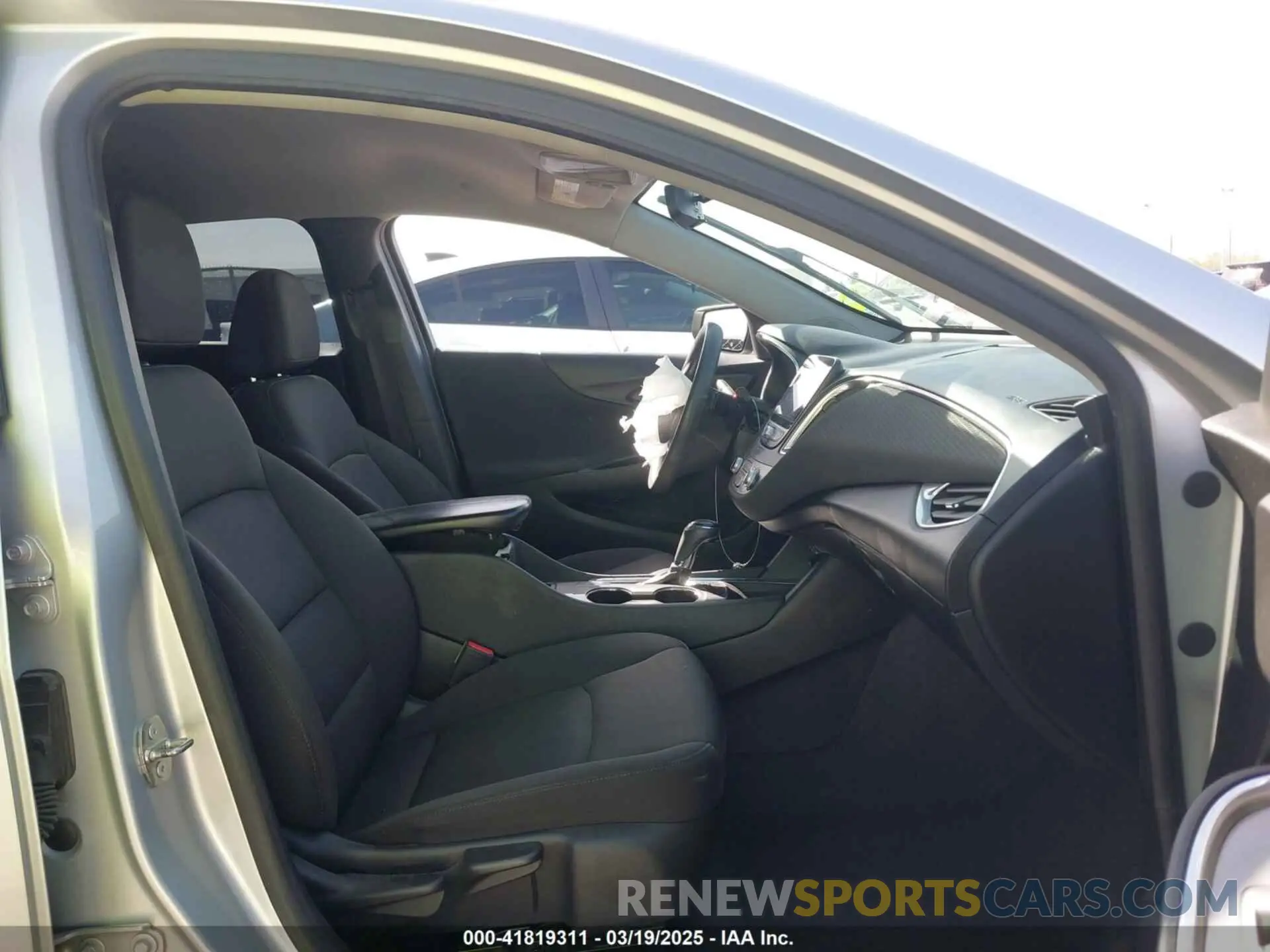 5 Photograph of a damaged car 1G1ZD5ST9KF160886 CHEVROLET MALIBU 2019