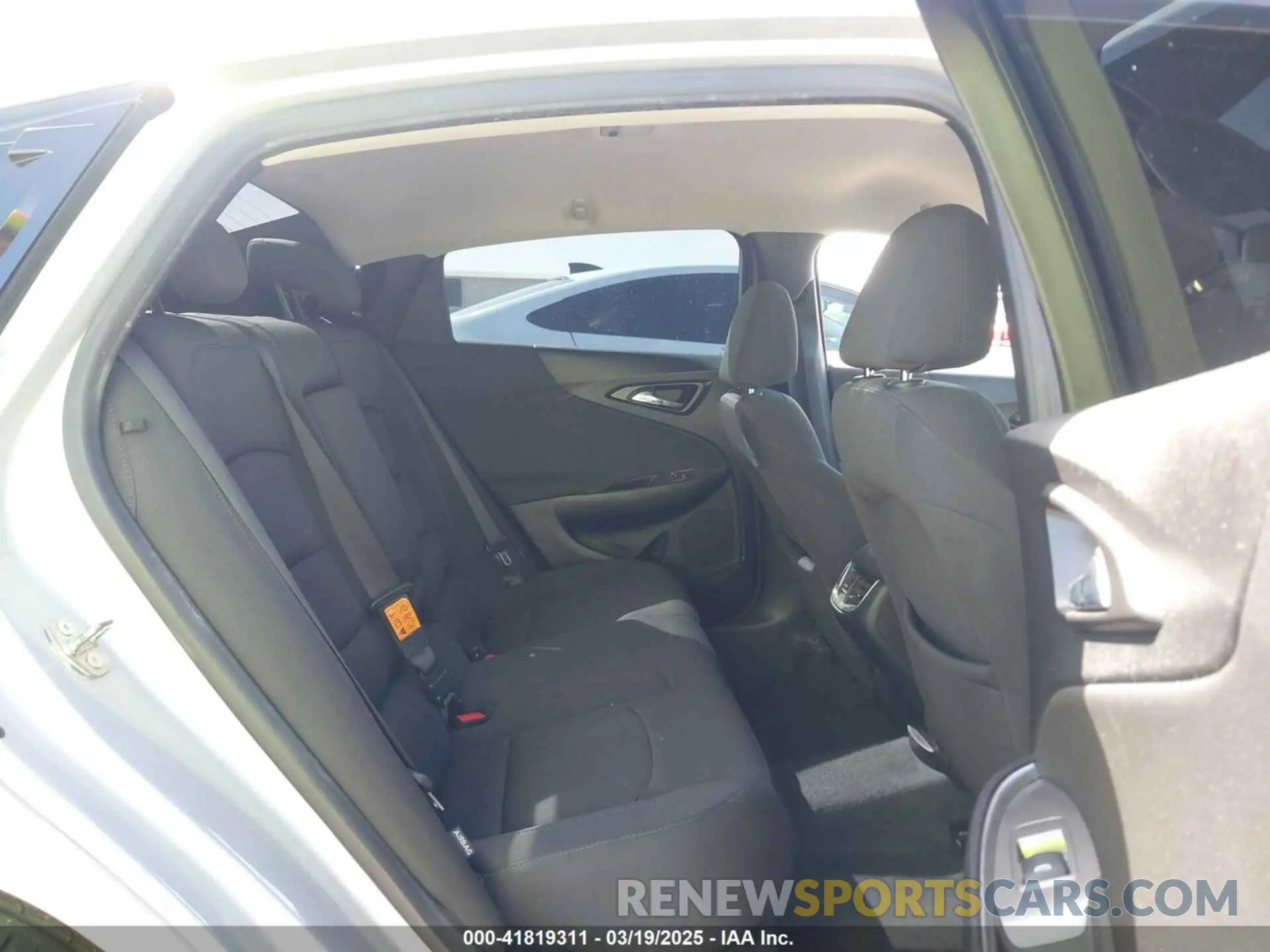 8 Photograph of a damaged car 1G1ZD5ST9KF160886 CHEVROLET MALIBU 2019