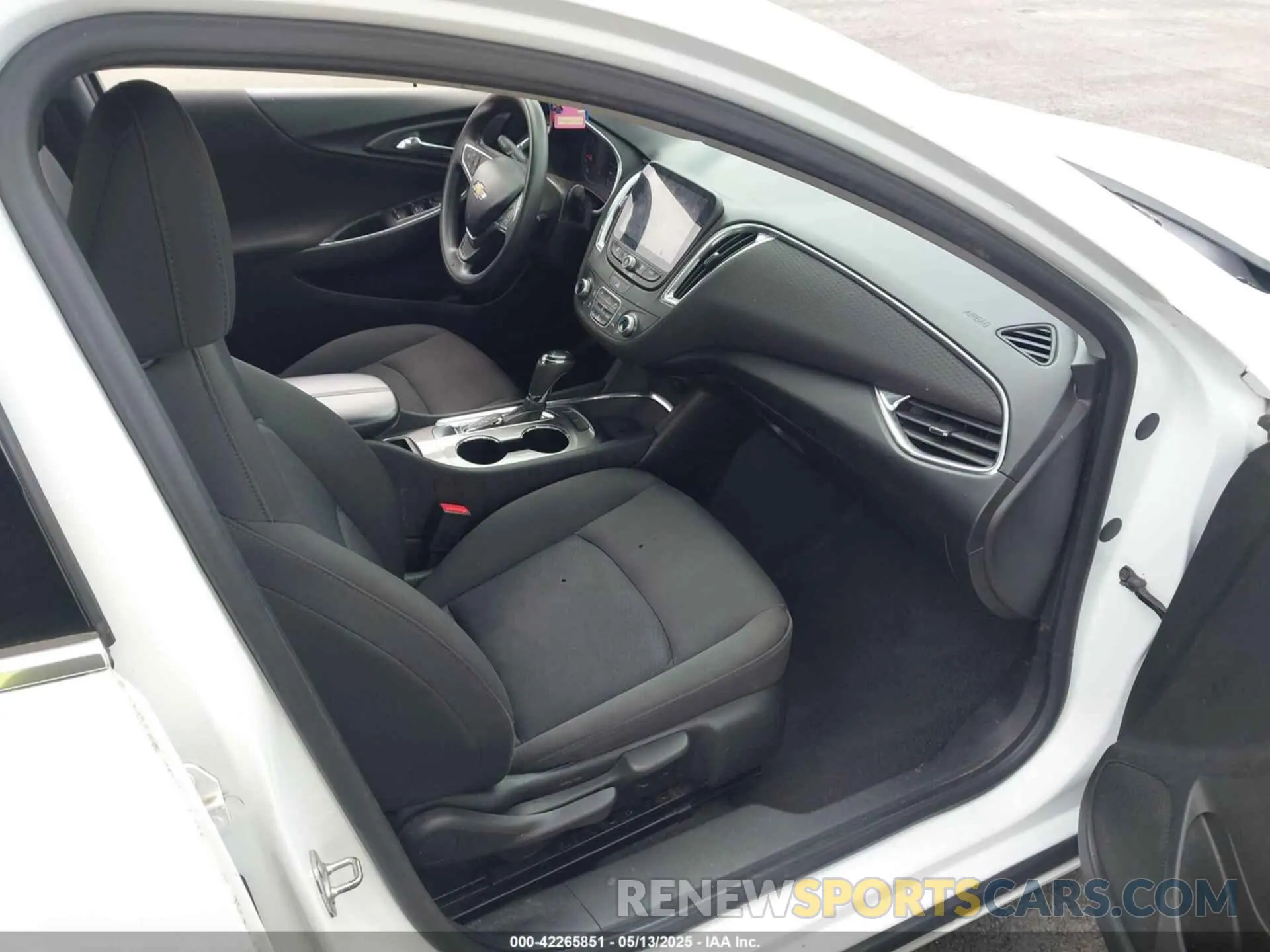 5 Photograph of a damaged car 1G1ZD5ST9KF162251 CHEVROLET MALIBU 2019