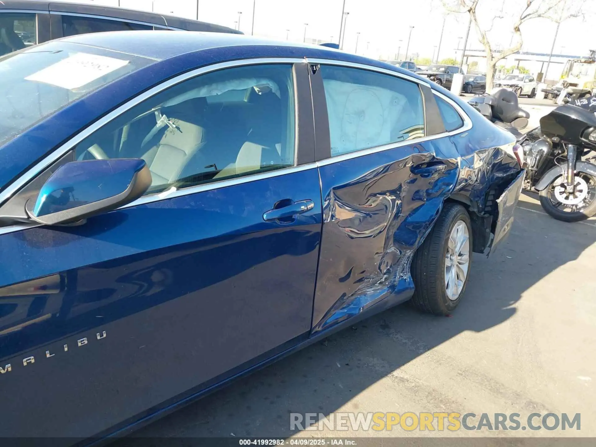6 Photograph of a damaged car 1G1ZD5ST9KF165473 CHEVROLET MALIBU 2019