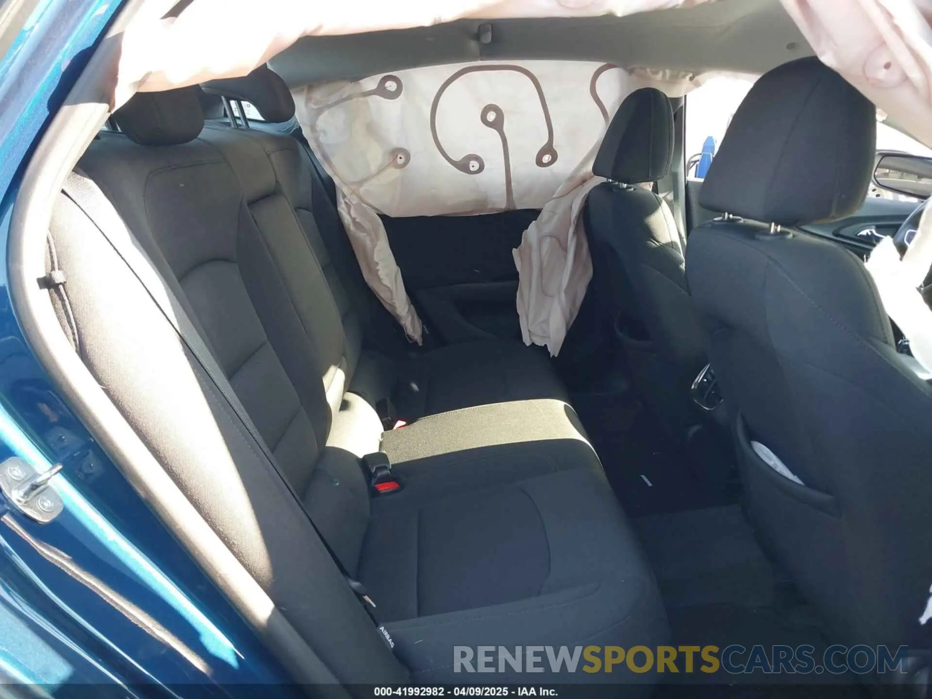8 Photograph of a damaged car 1G1ZD5ST9KF165473 CHEVROLET MALIBU 2019