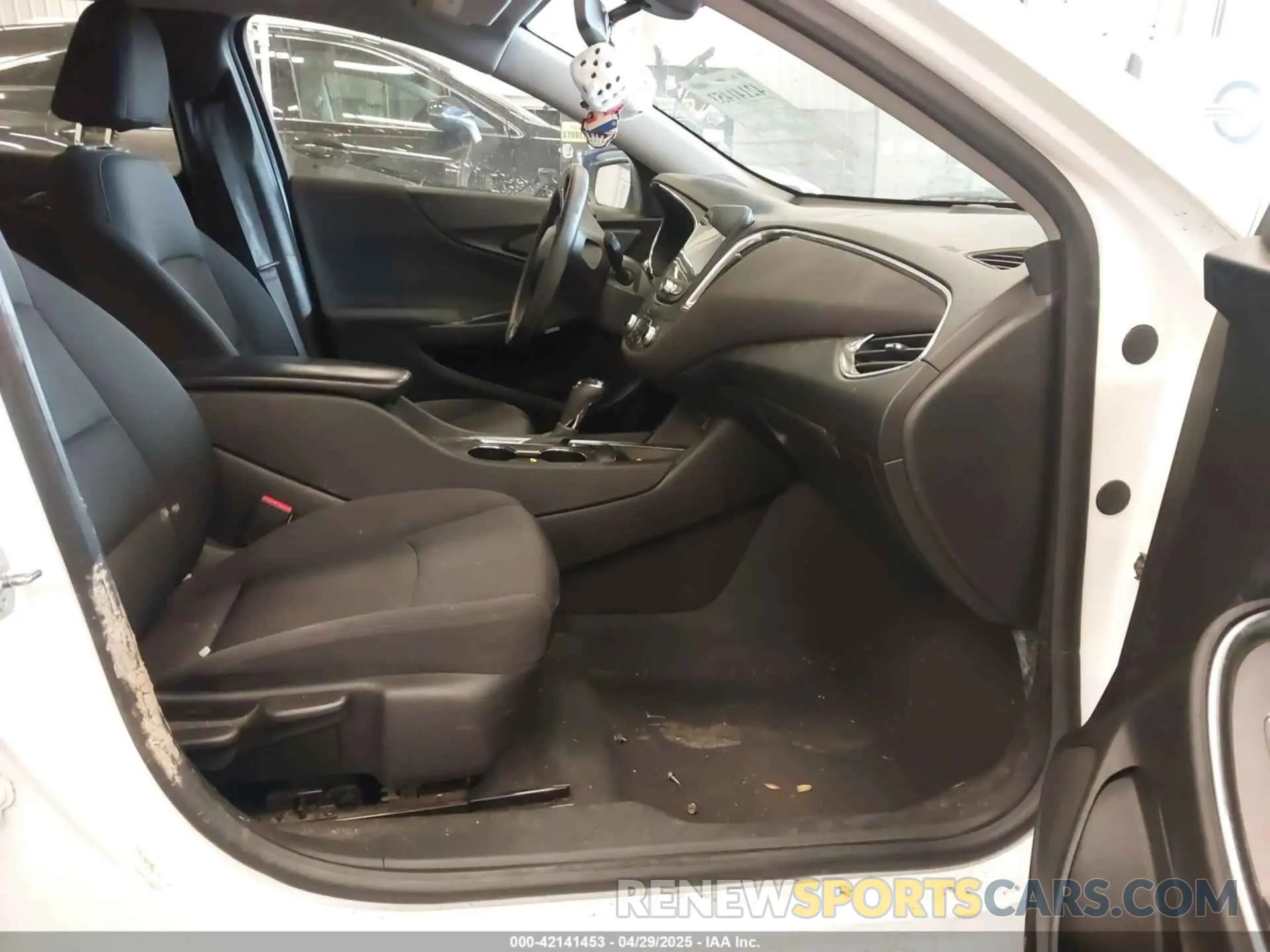 5 Photograph of a damaged car 1G1ZD5ST9KF175131 CHEVROLET MALIBU 2019