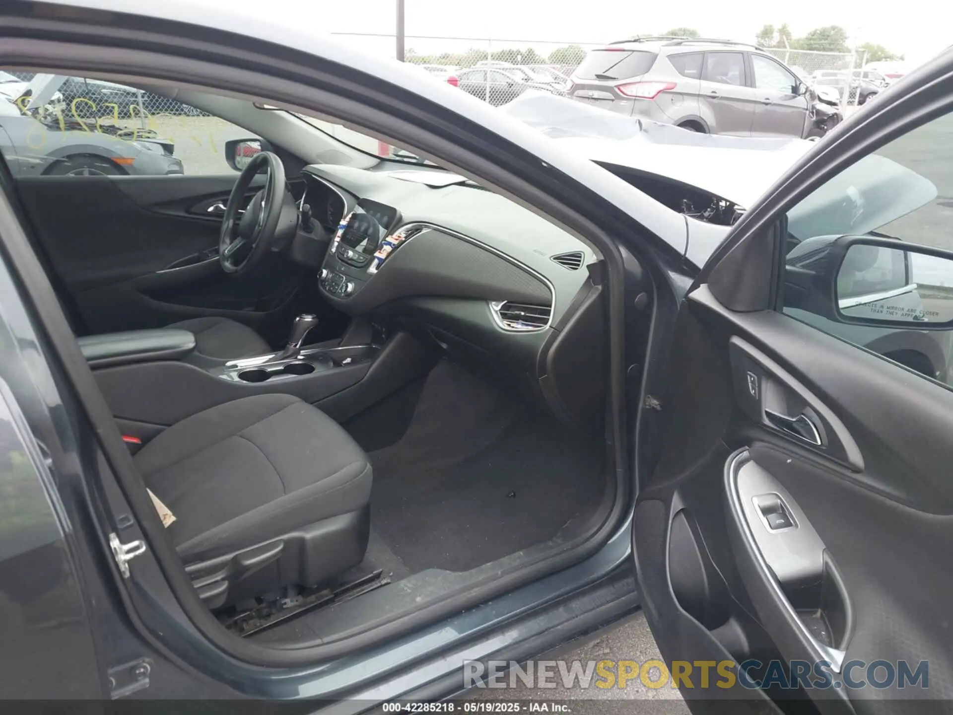 5 Photograph of a damaged car 1G1ZD5STXKF136256 CHEVROLET MALIBU 2019