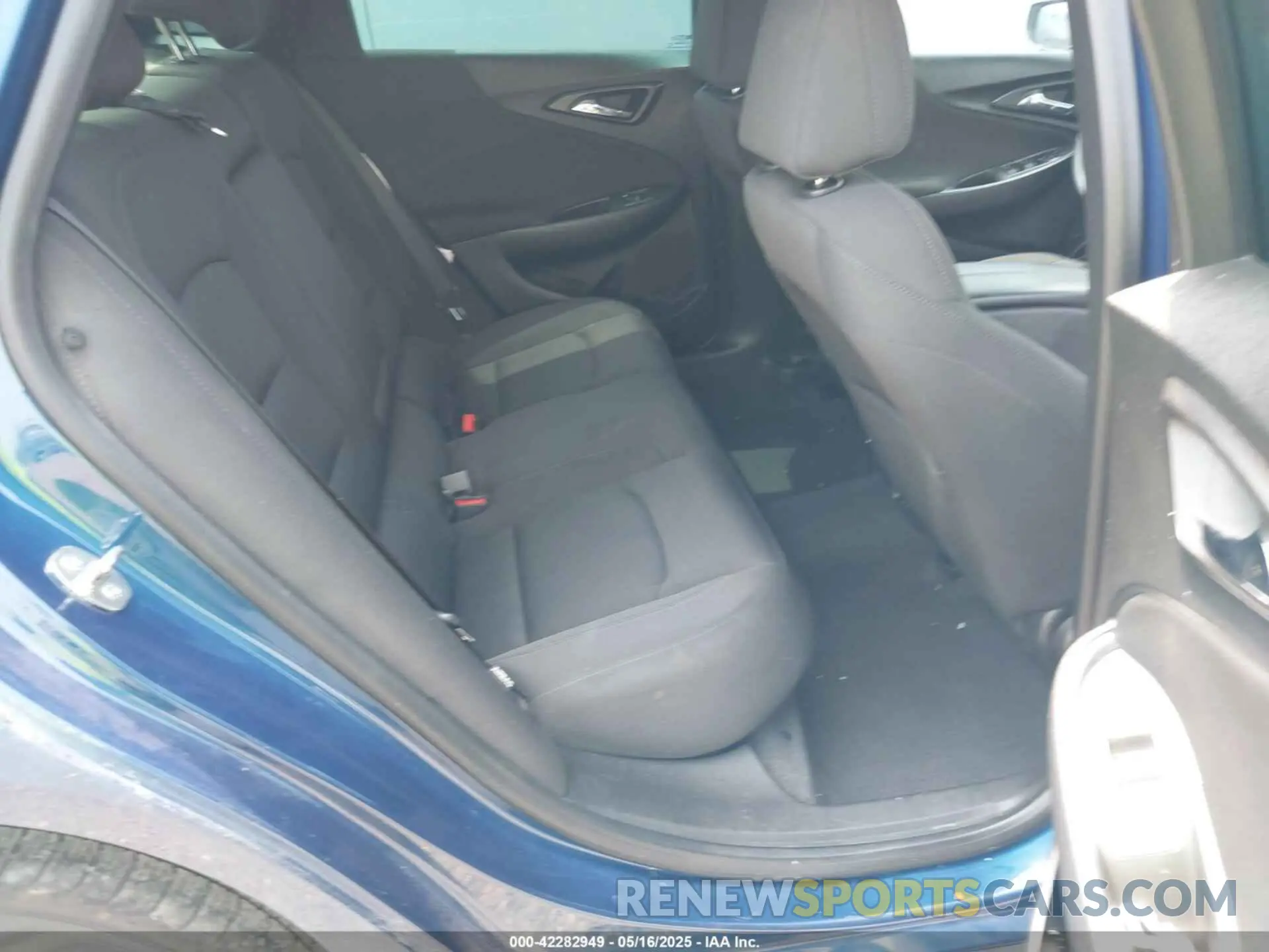 8 Photograph of a damaged car 1G1ZD5STXKF150657 CHEVROLET MALIBU 2019