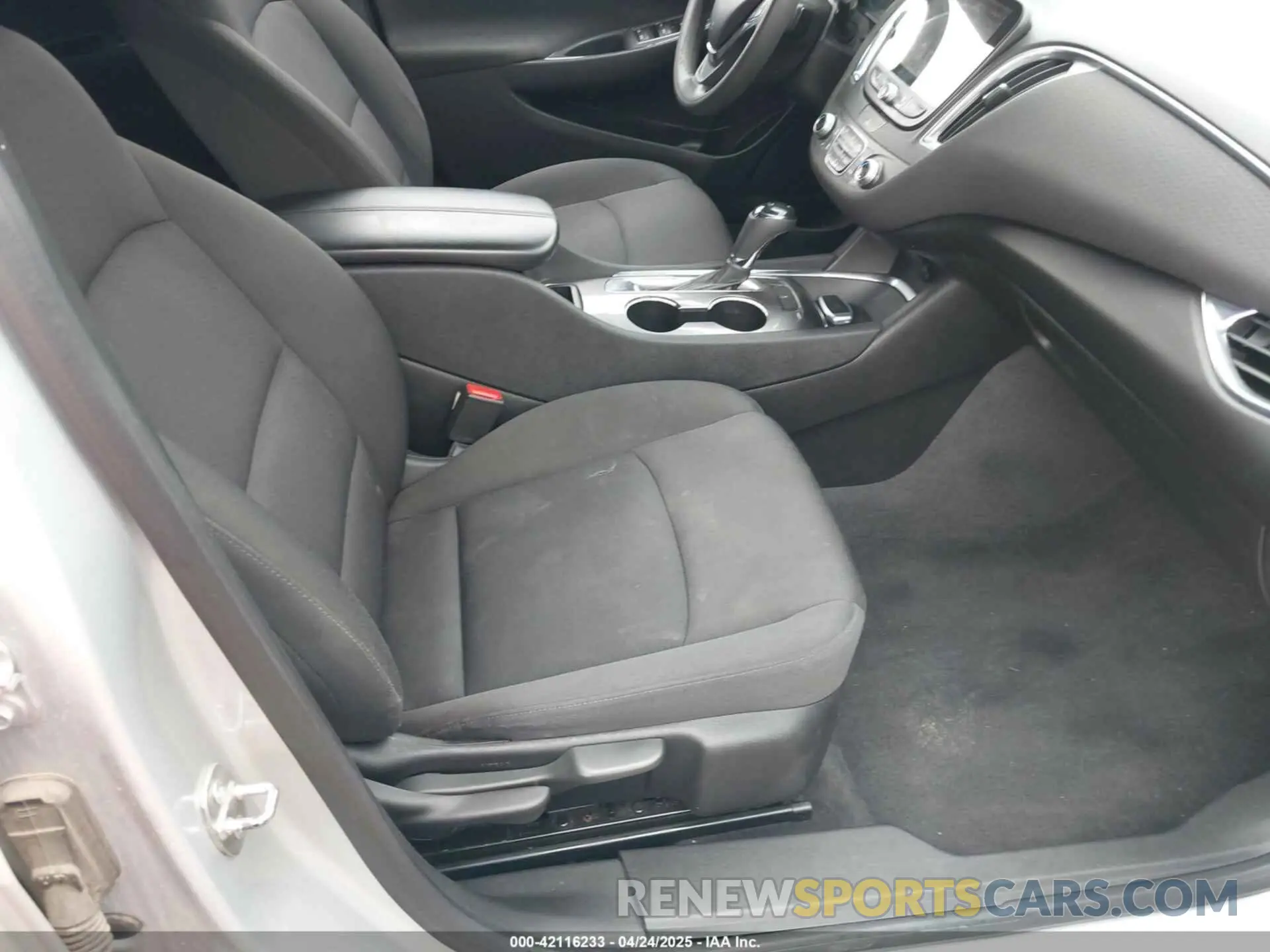 5 Photograph of a damaged car 1G1ZD5STXKF166664 CHEVROLET MALIBU 2019