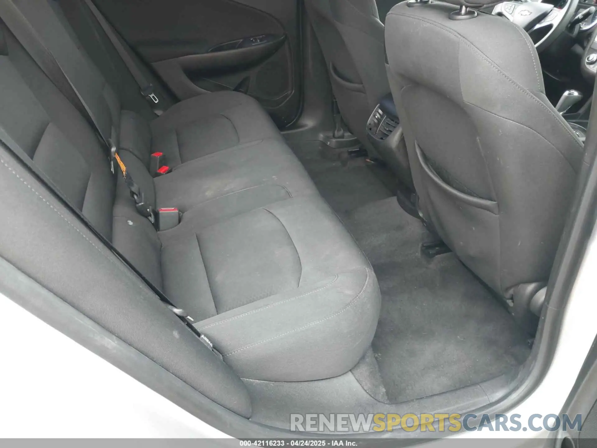8 Photograph of a damaged car 1G1ZD5STXKF166664 CHEVROLET MALIBU 2019