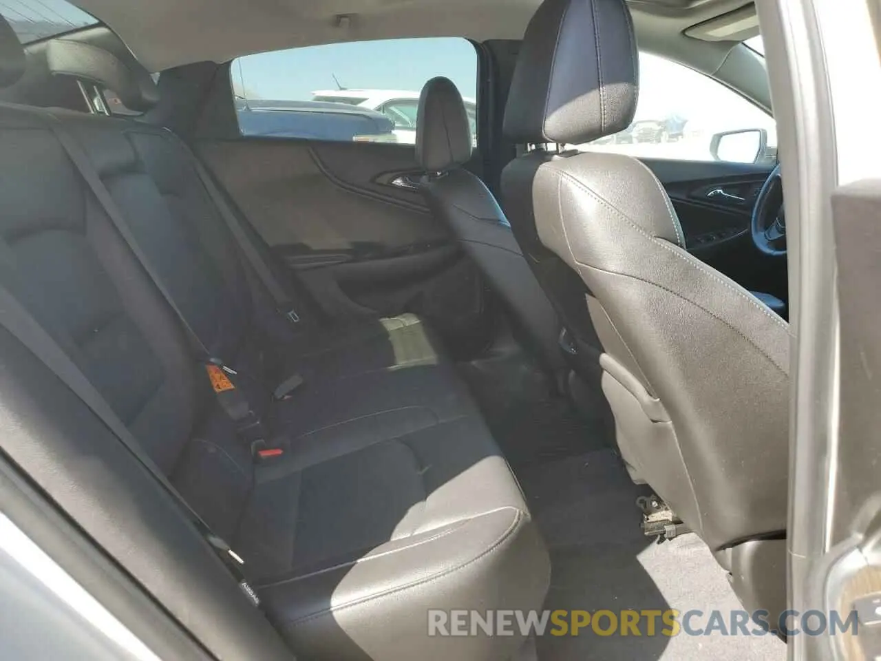 10 Photograph of a damaged car 1G1ZE5SX1KF154788 CHEVROLET MALIBU 2019