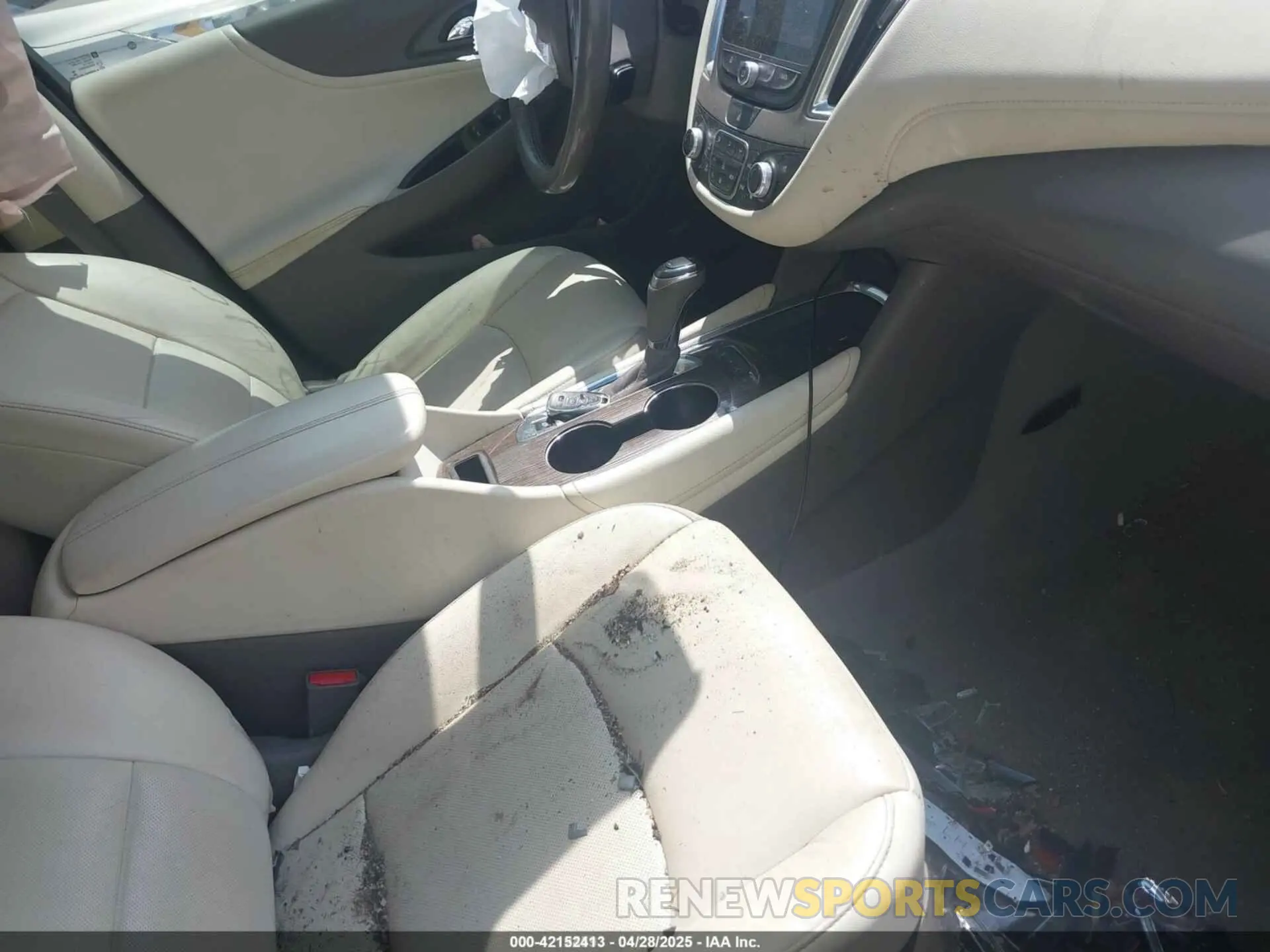 5 Photograph of a damaged car 1G1ZE5SX5KF190192 CHEVROLET MALIBU 2019